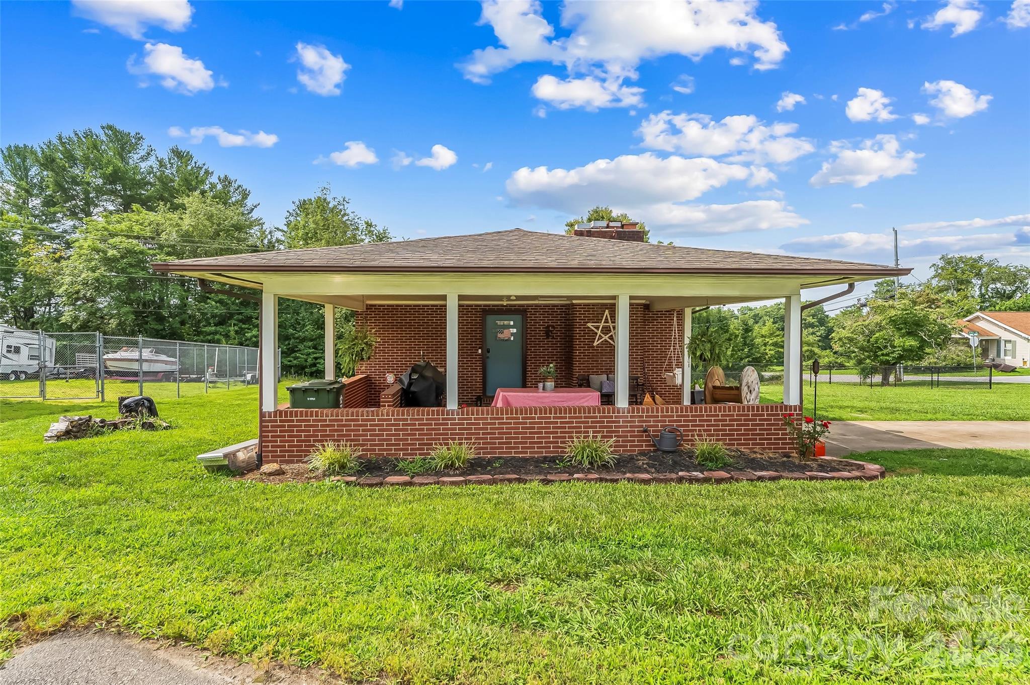 691 Central Street Property Photo 18