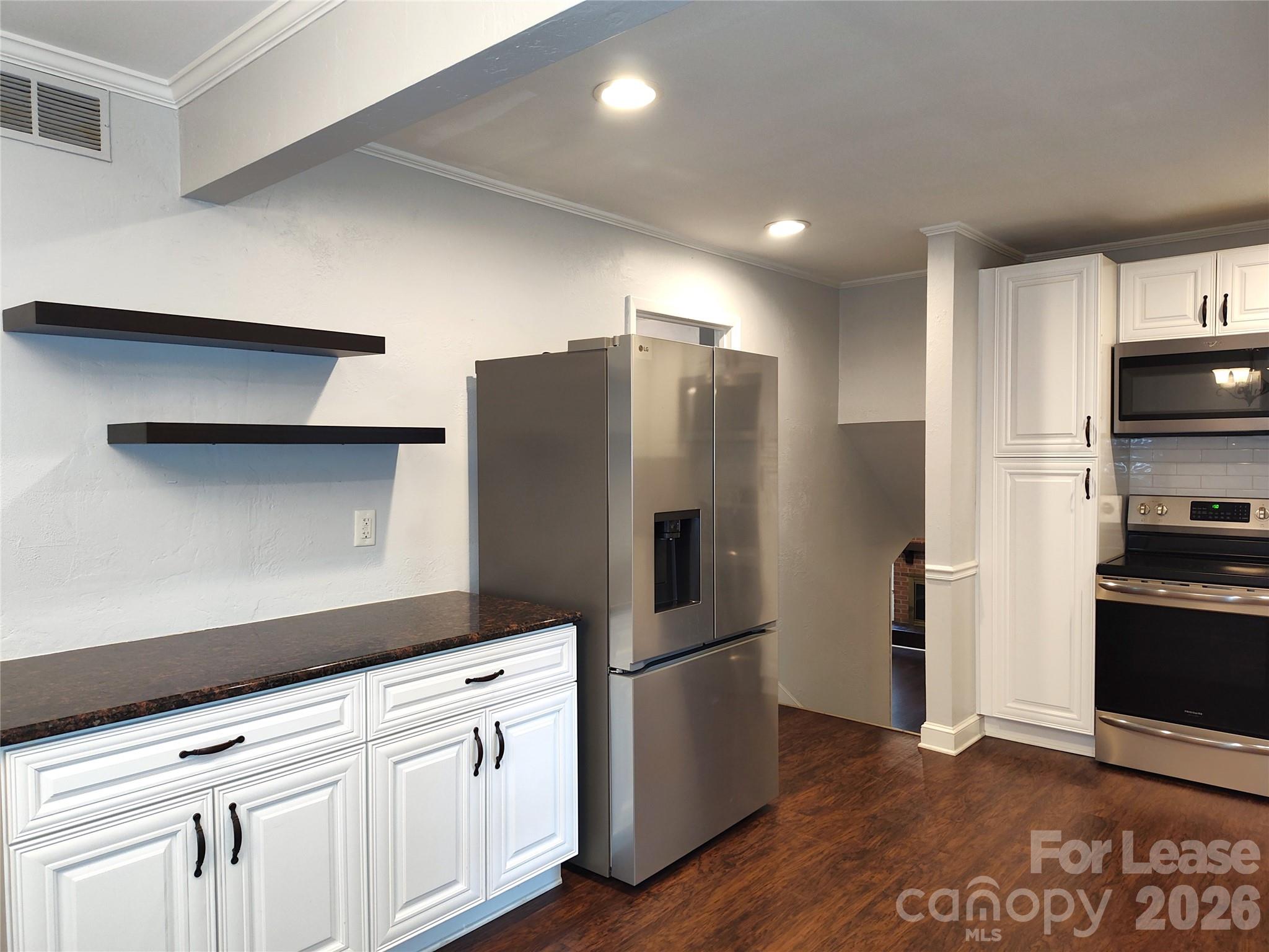 5812 Donegal Drive Property Photo 4