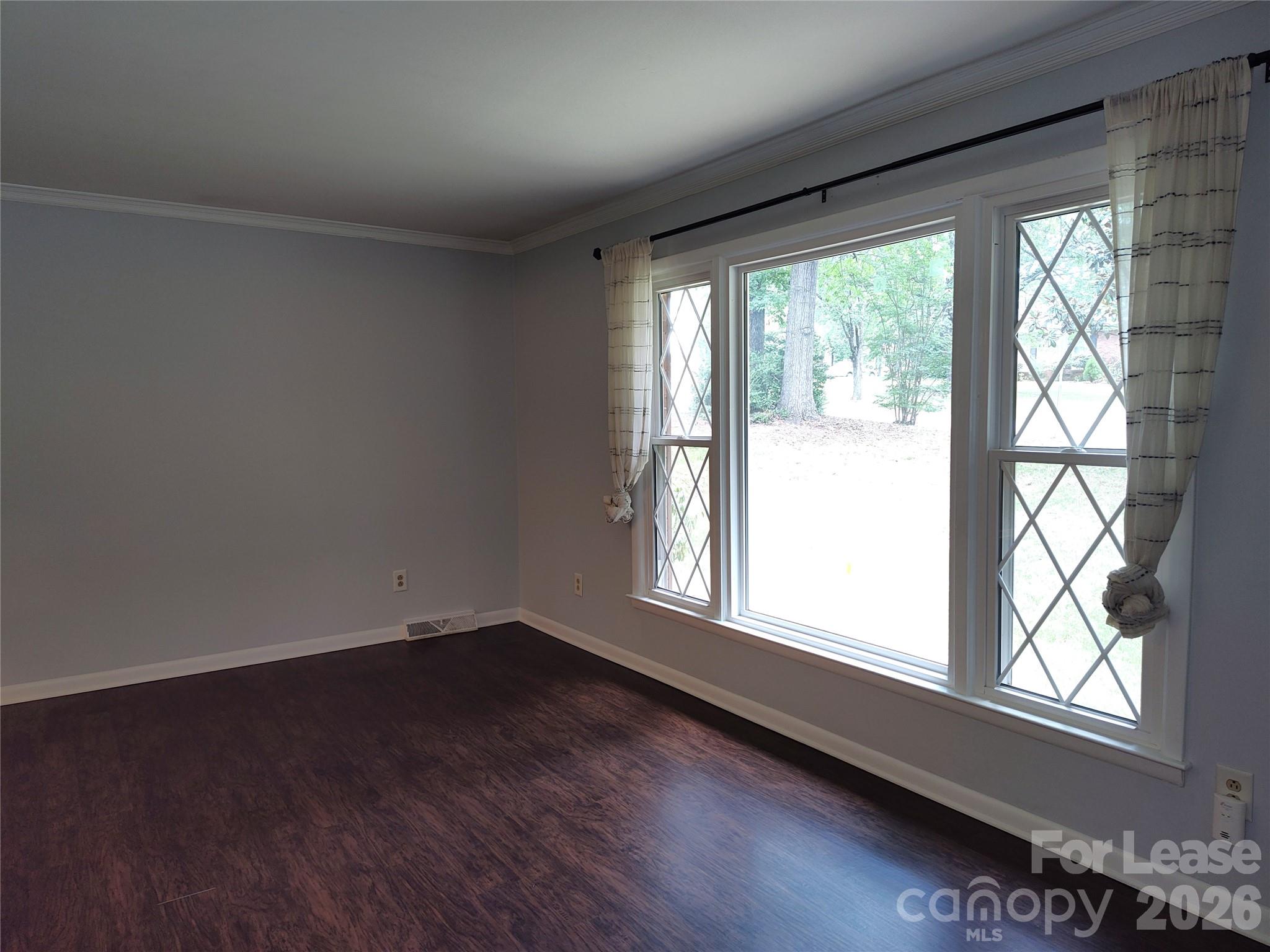 5812 Donegal Drive Property Photo 7