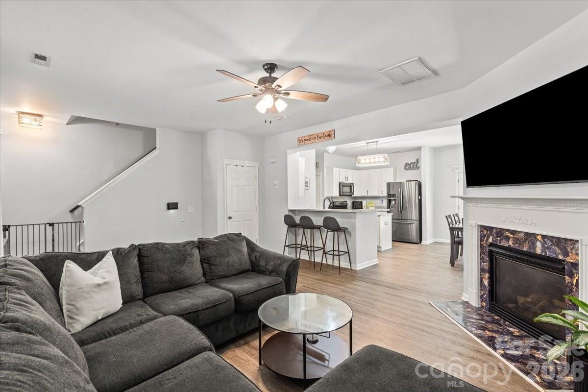9025 Davis Crossing Court Property Photo 4