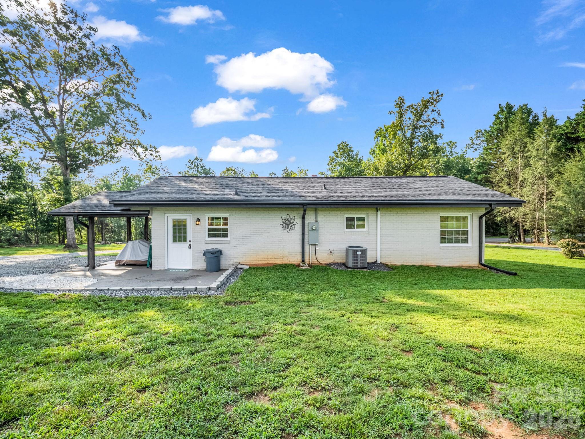 629 Thompson Road Property Photo 4