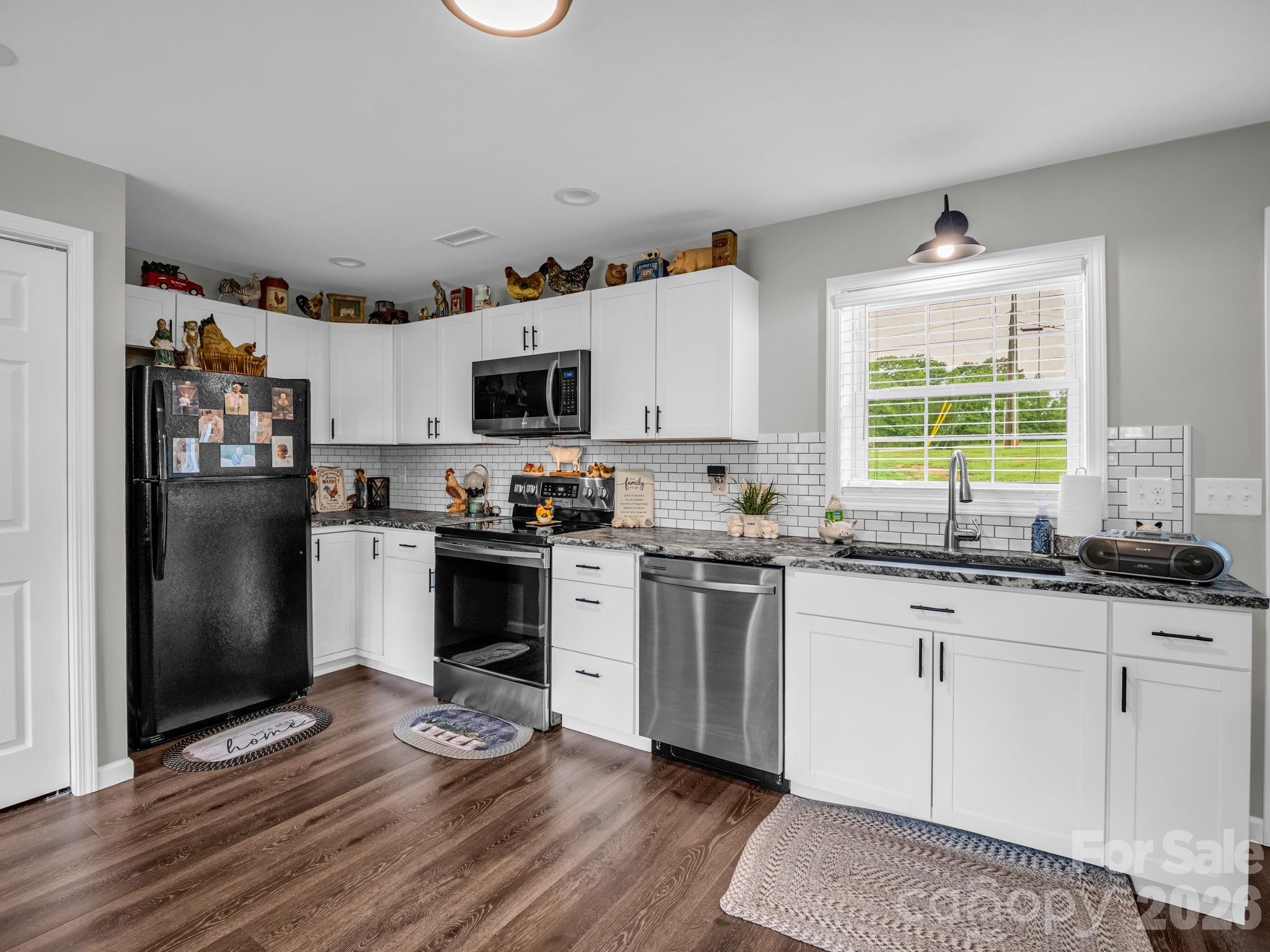 629 Thompson Road Property Photo 12