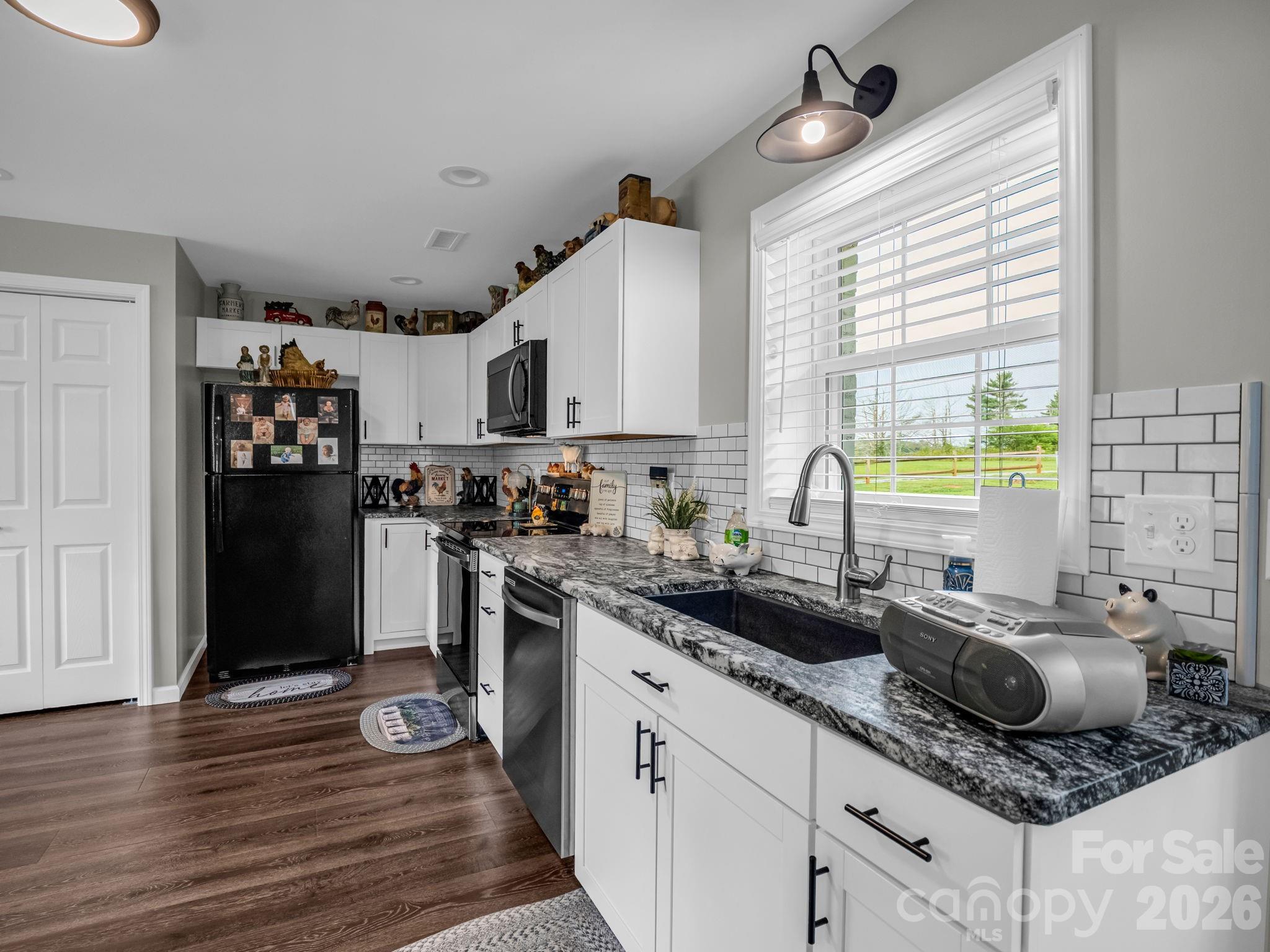 629 Thompson Road Property Photo 13