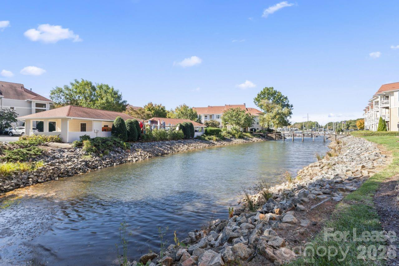 18009 Kings Point Drive D Property Photo 1