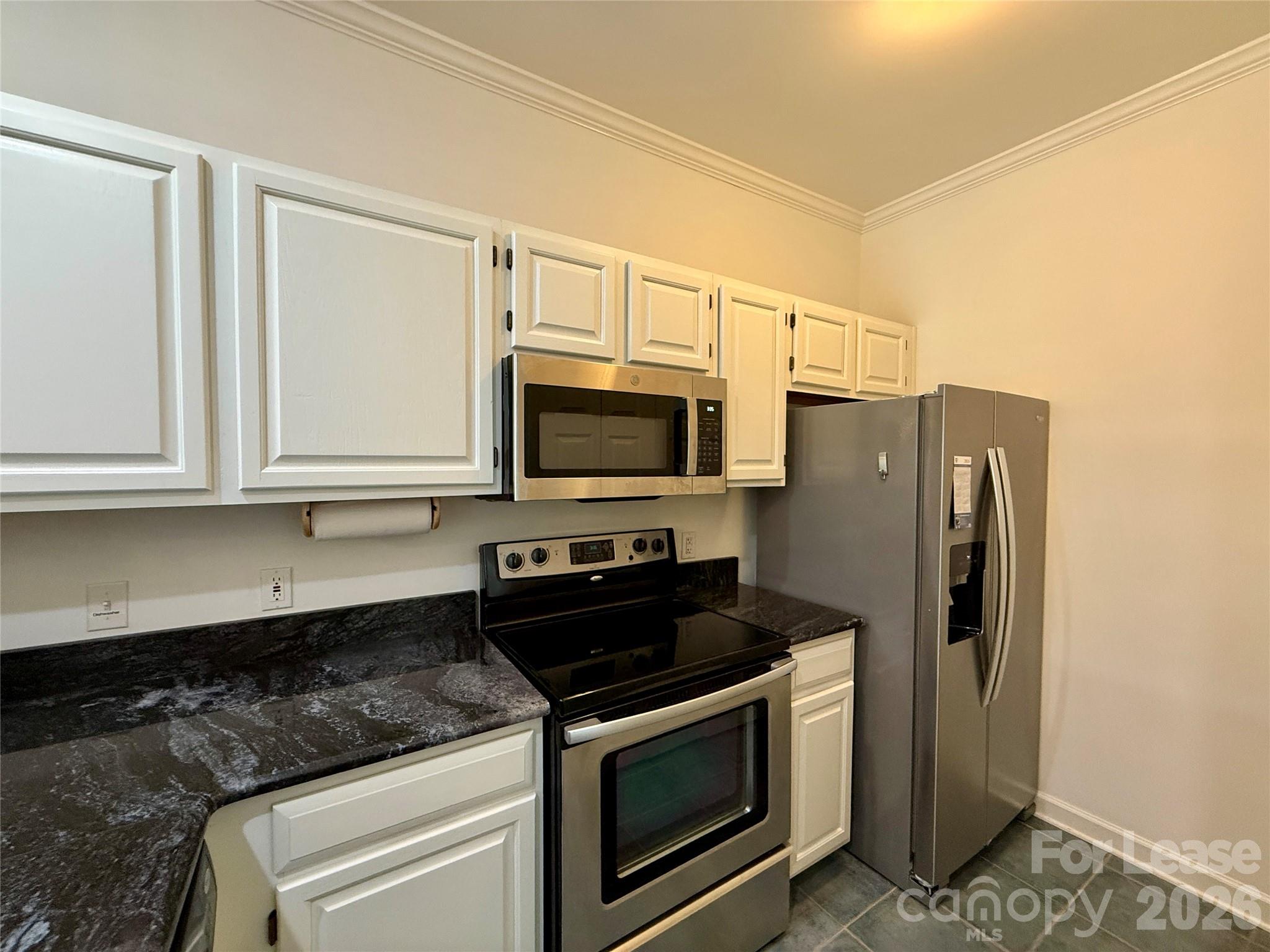 18009 Kings Point Drive D Property Photo 7