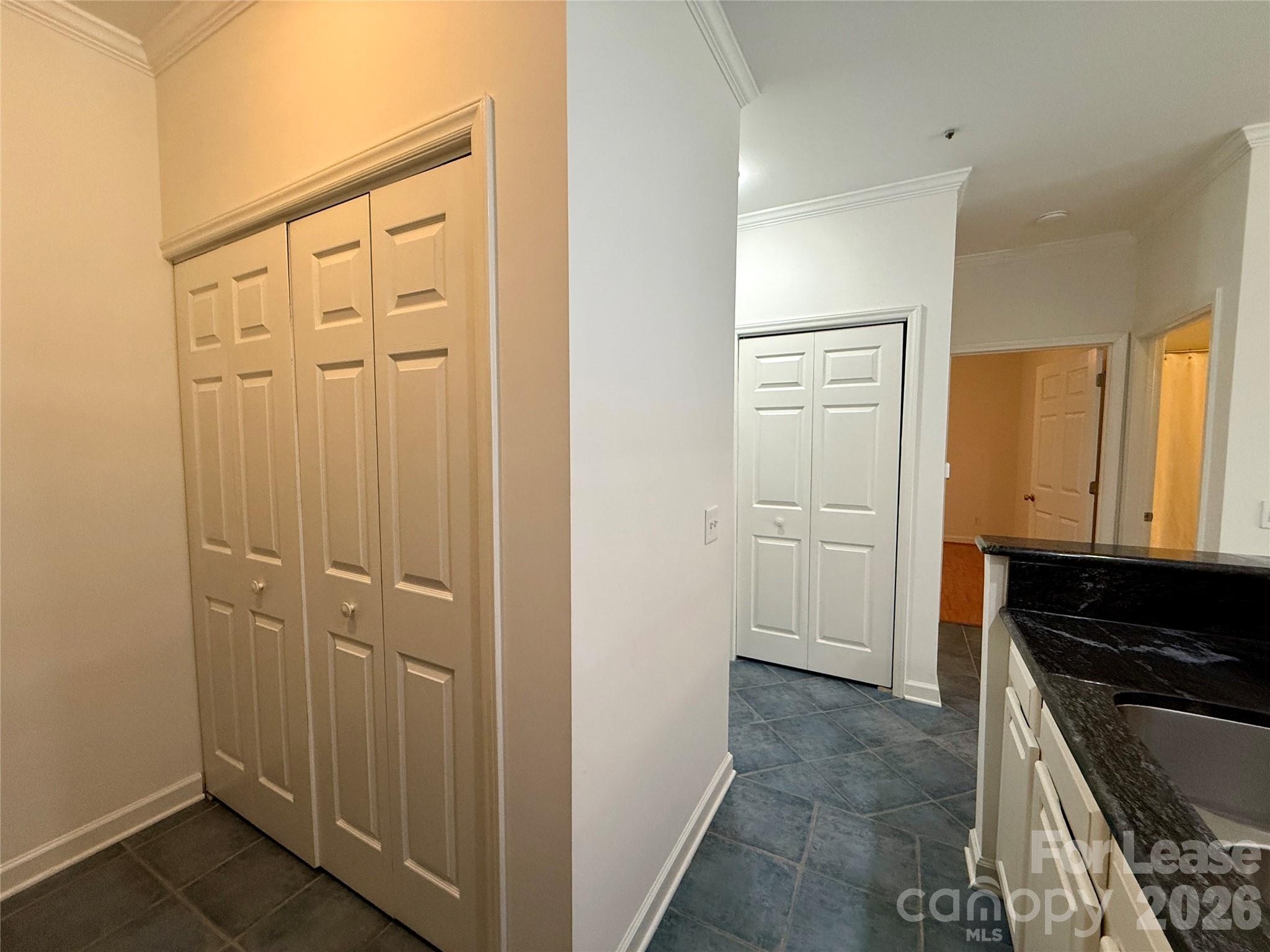 18009 Kings Point Drive D Property Photo 8