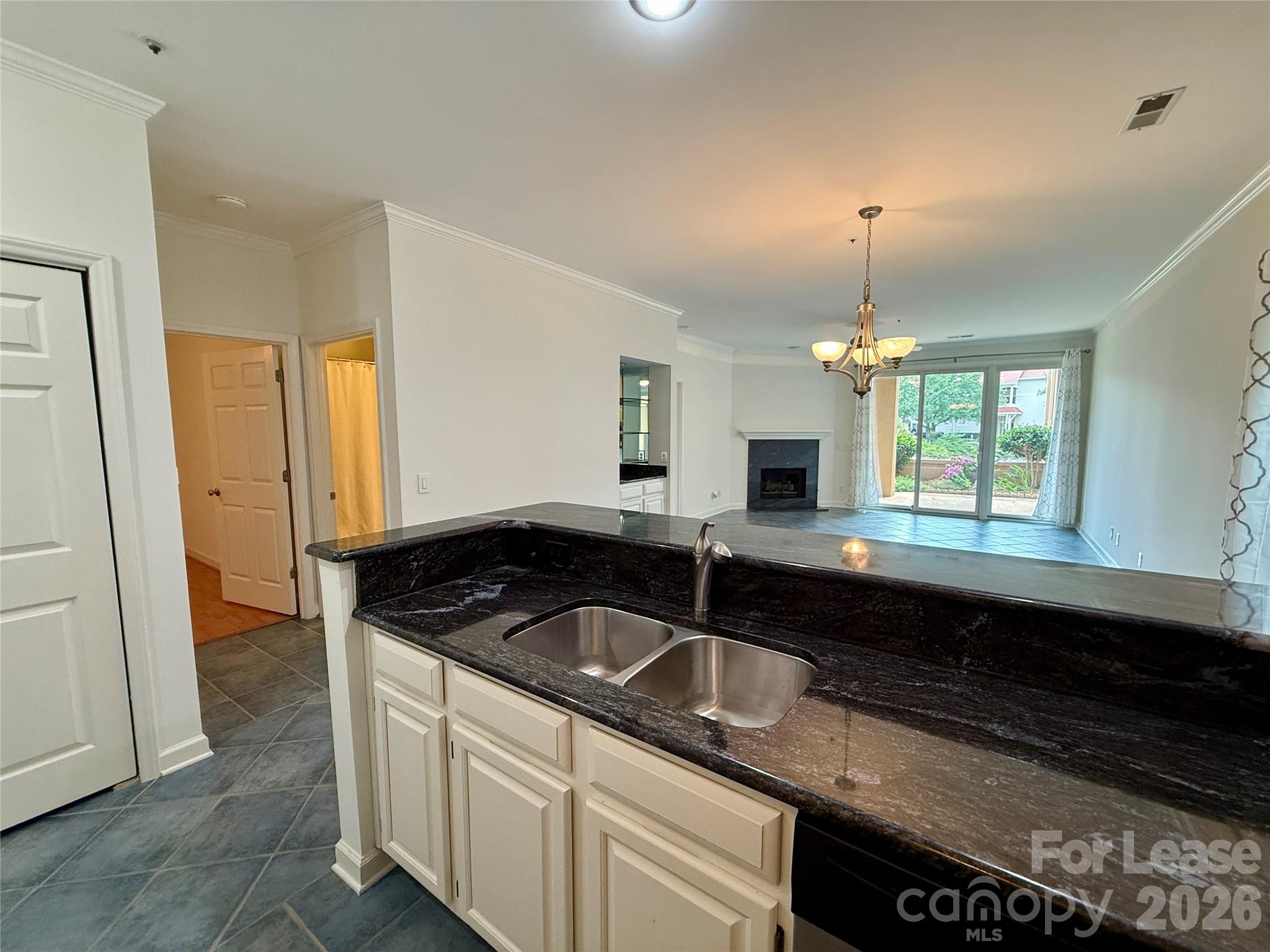 18009 Kings Point Drive D Property Photo 10