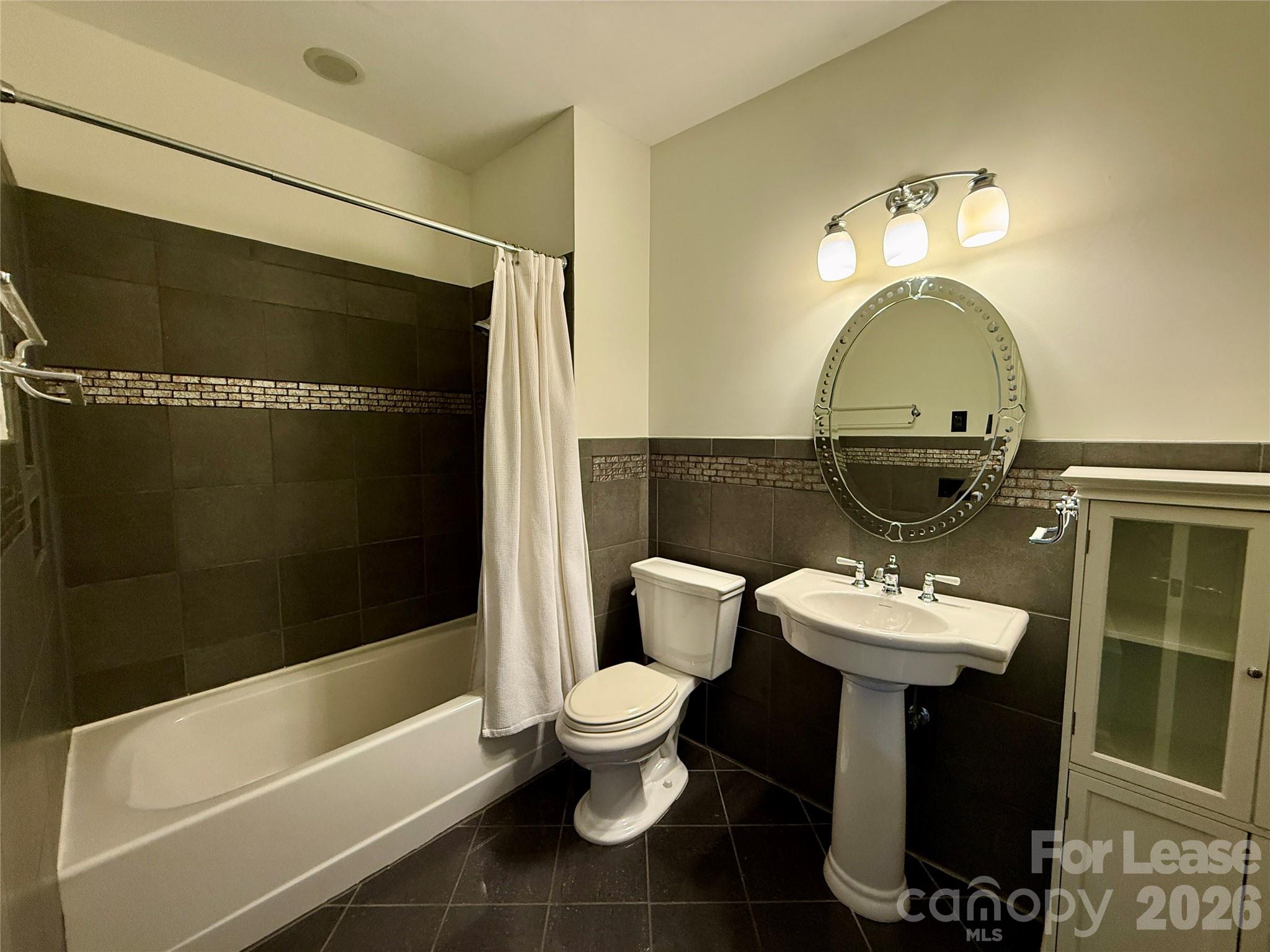 18009 Kings Point Drive D Property Photo 13