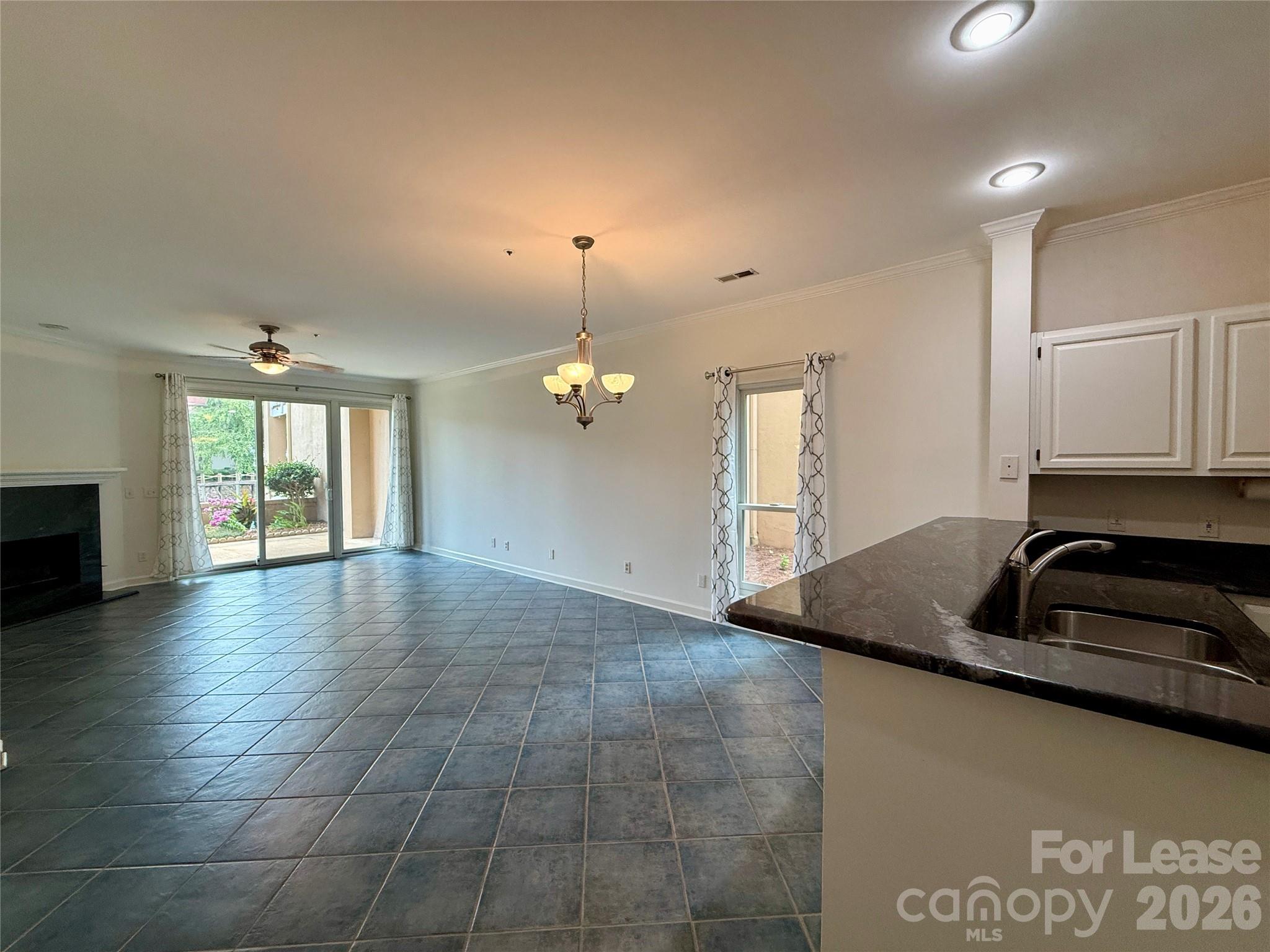 18009 Kings Point Drive D Property Photo 14