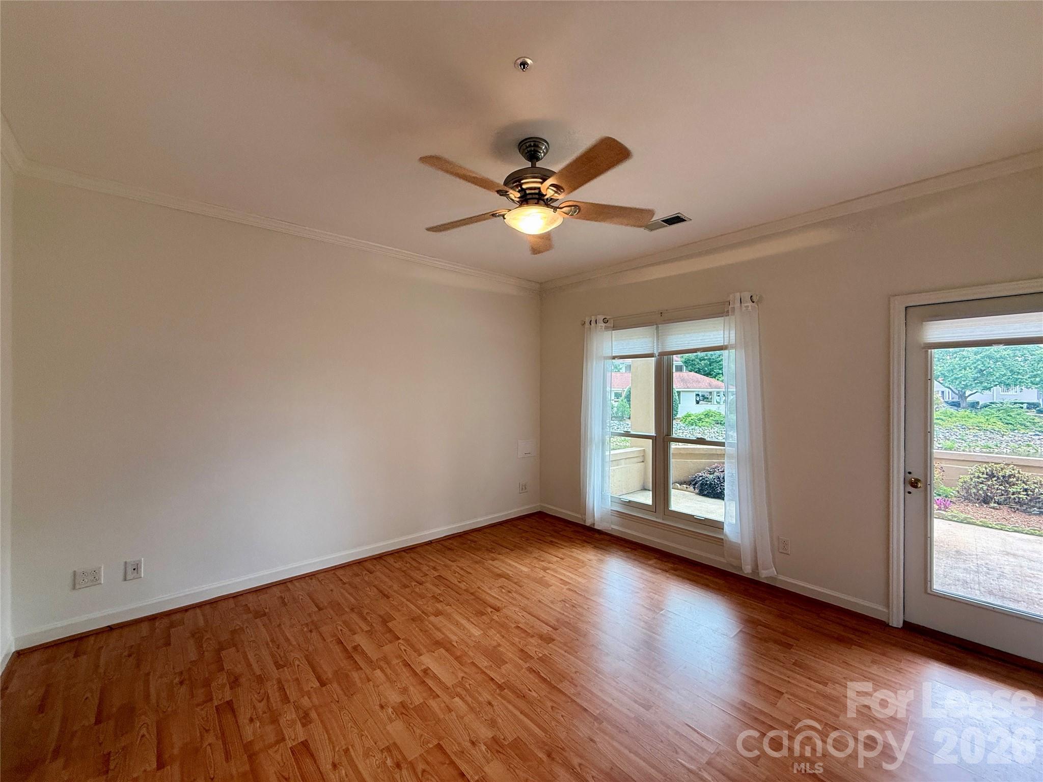 18009 Kings Point Drive D Property Photo 20