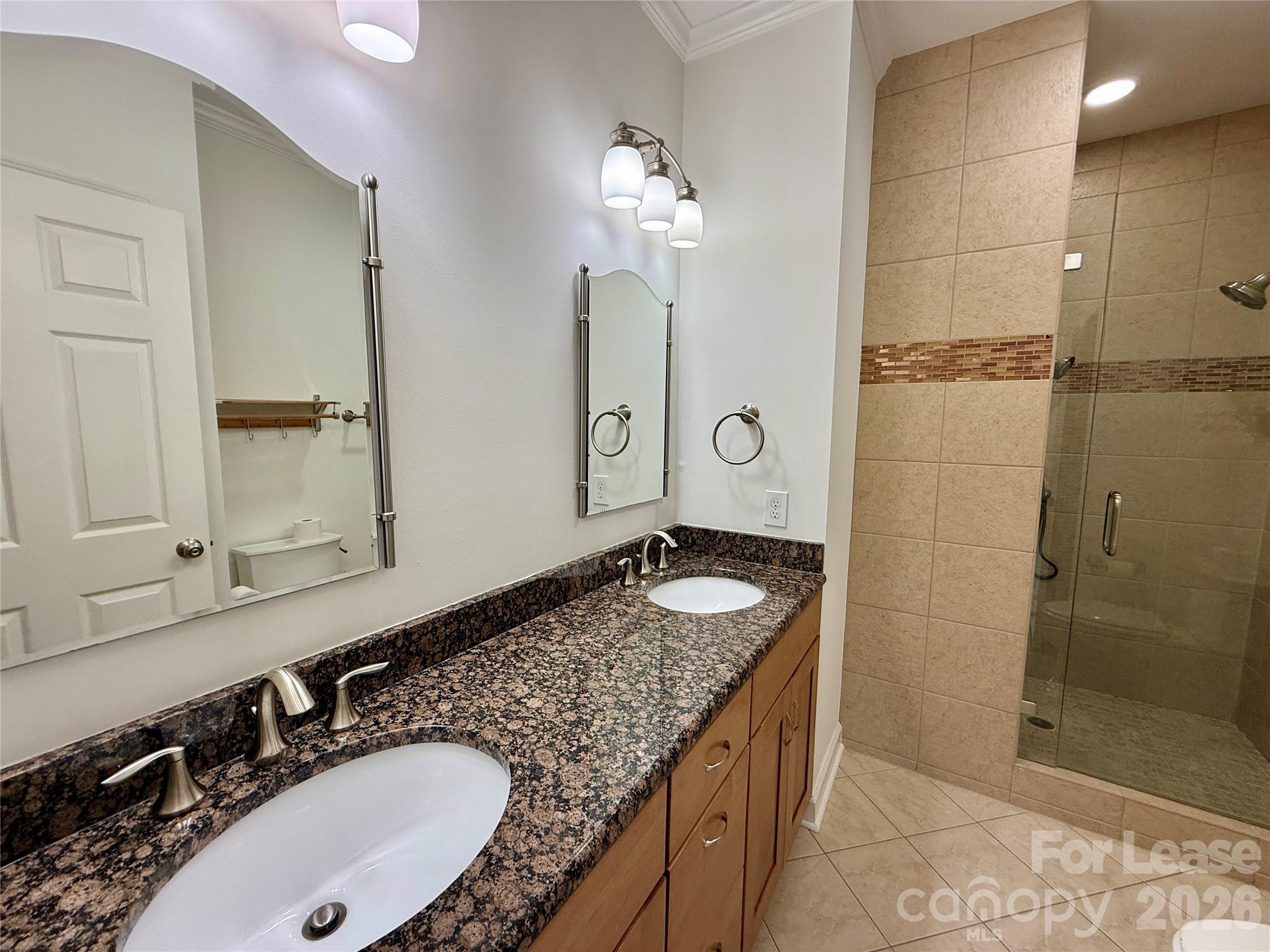 18009 Kings Point Drive D Property Photo 21