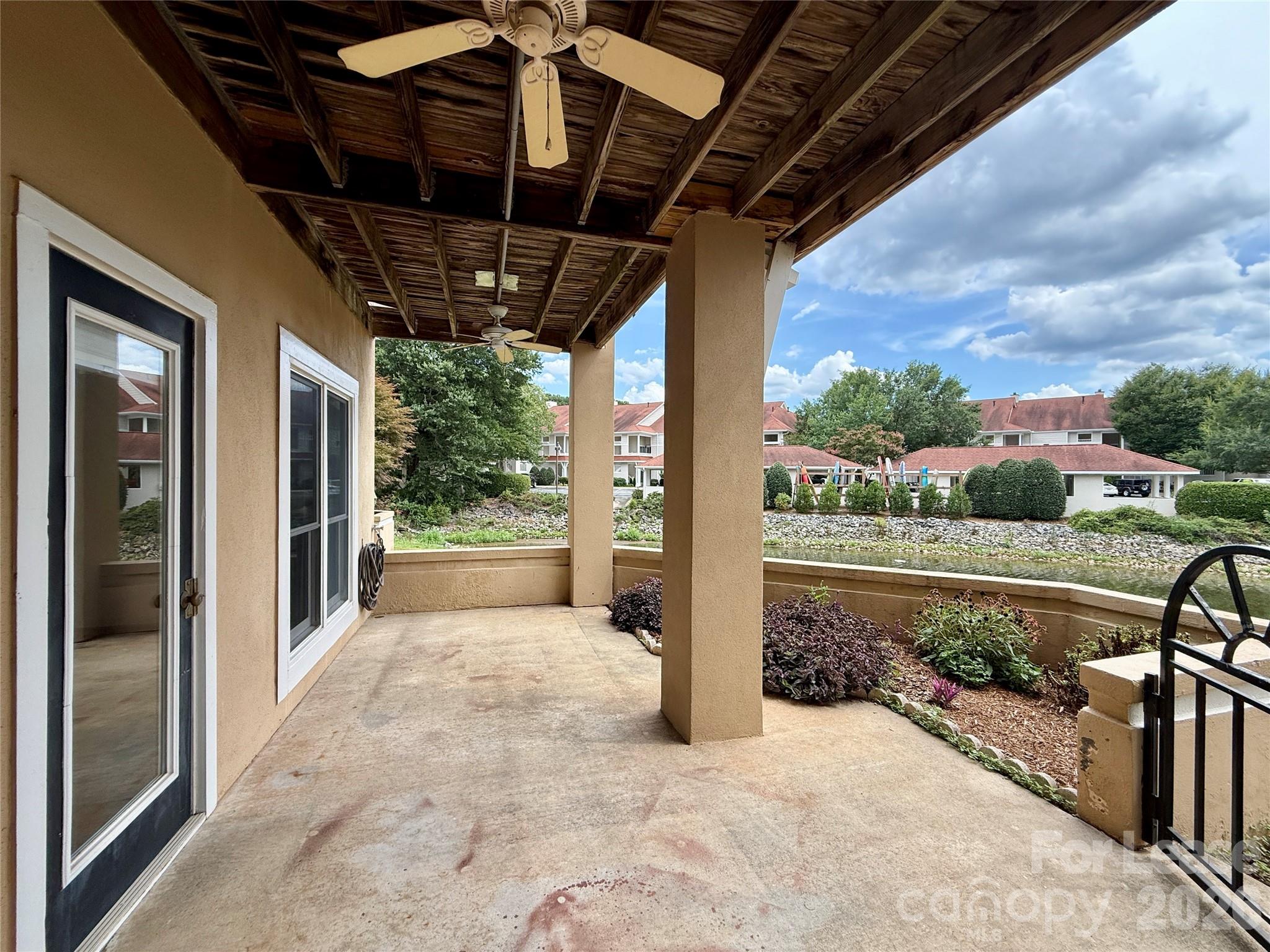 18009 Kings Point Drive D Property Photo 24