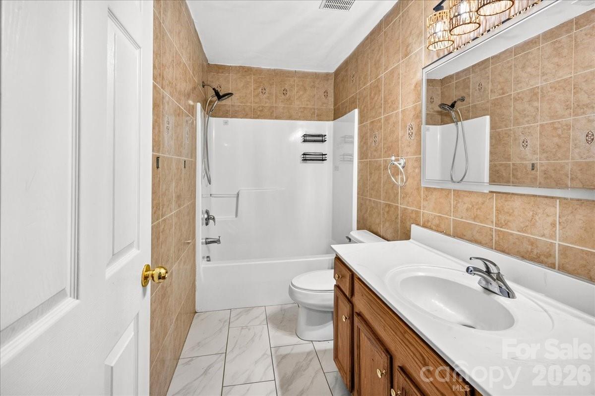 6410 Castlewynd Court Property Photo 25