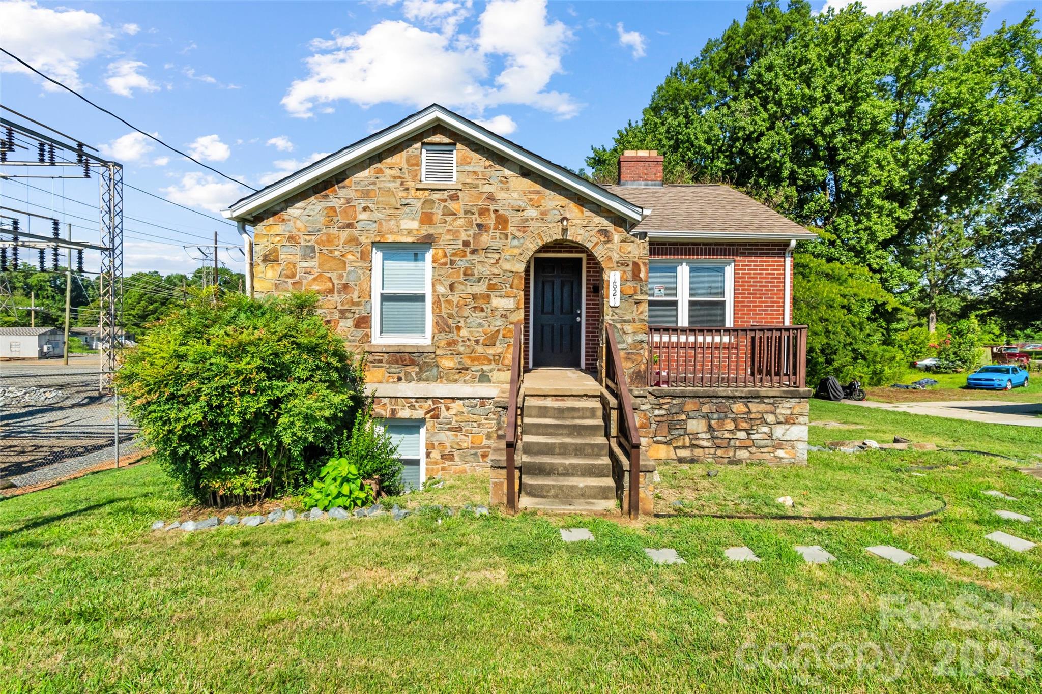 1821 Remount Road Property Photo 1
