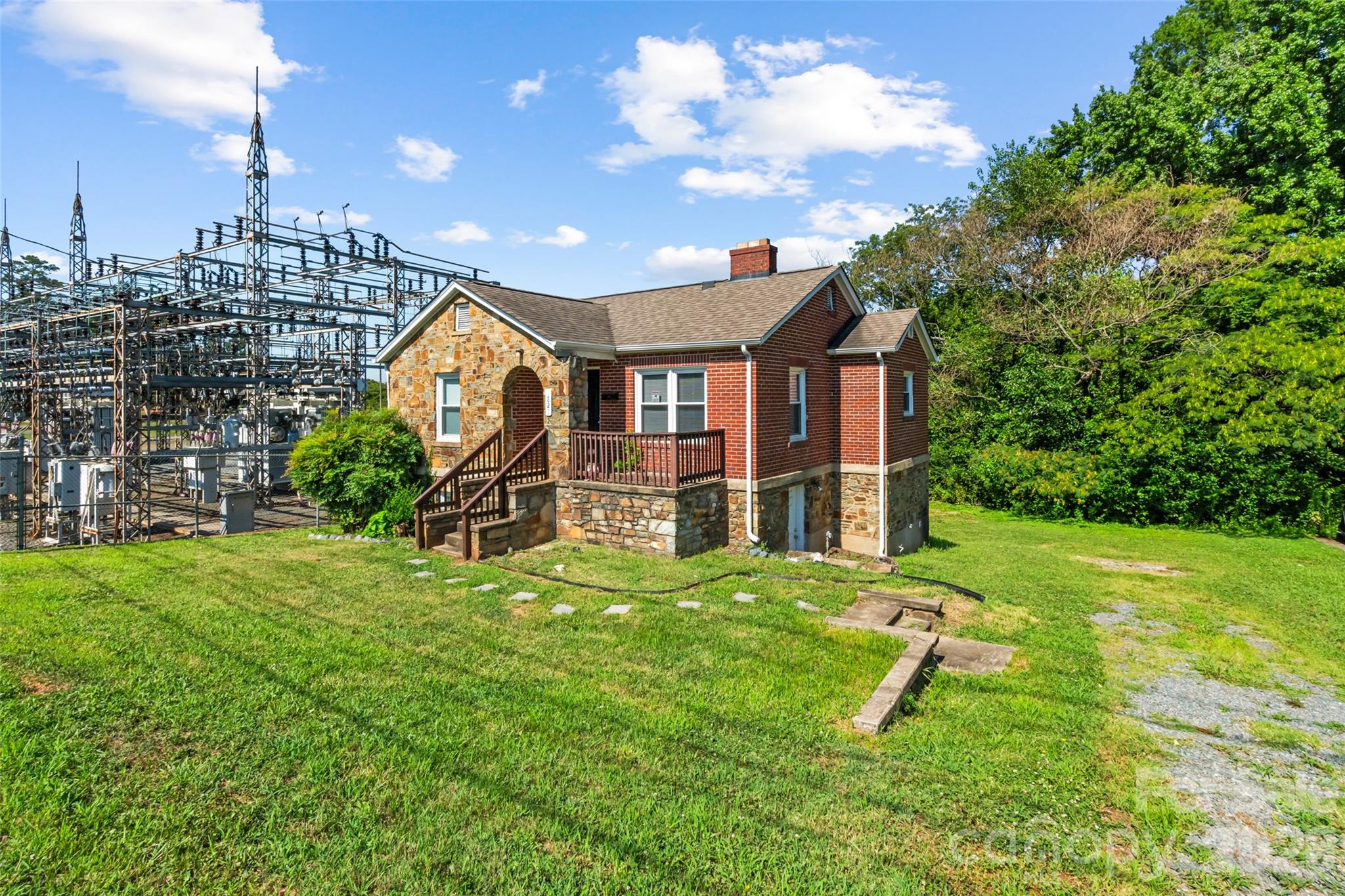 1821 Remount Road Property Photo 3