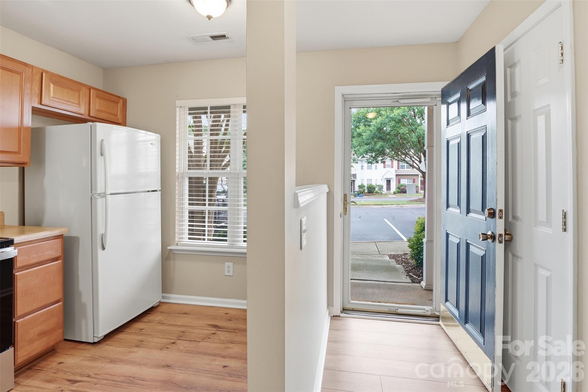 774 Rock Lake Glen Property Photo 4