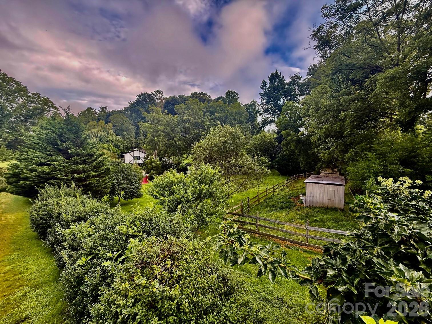 5 Northlake Drive Property Photo 1