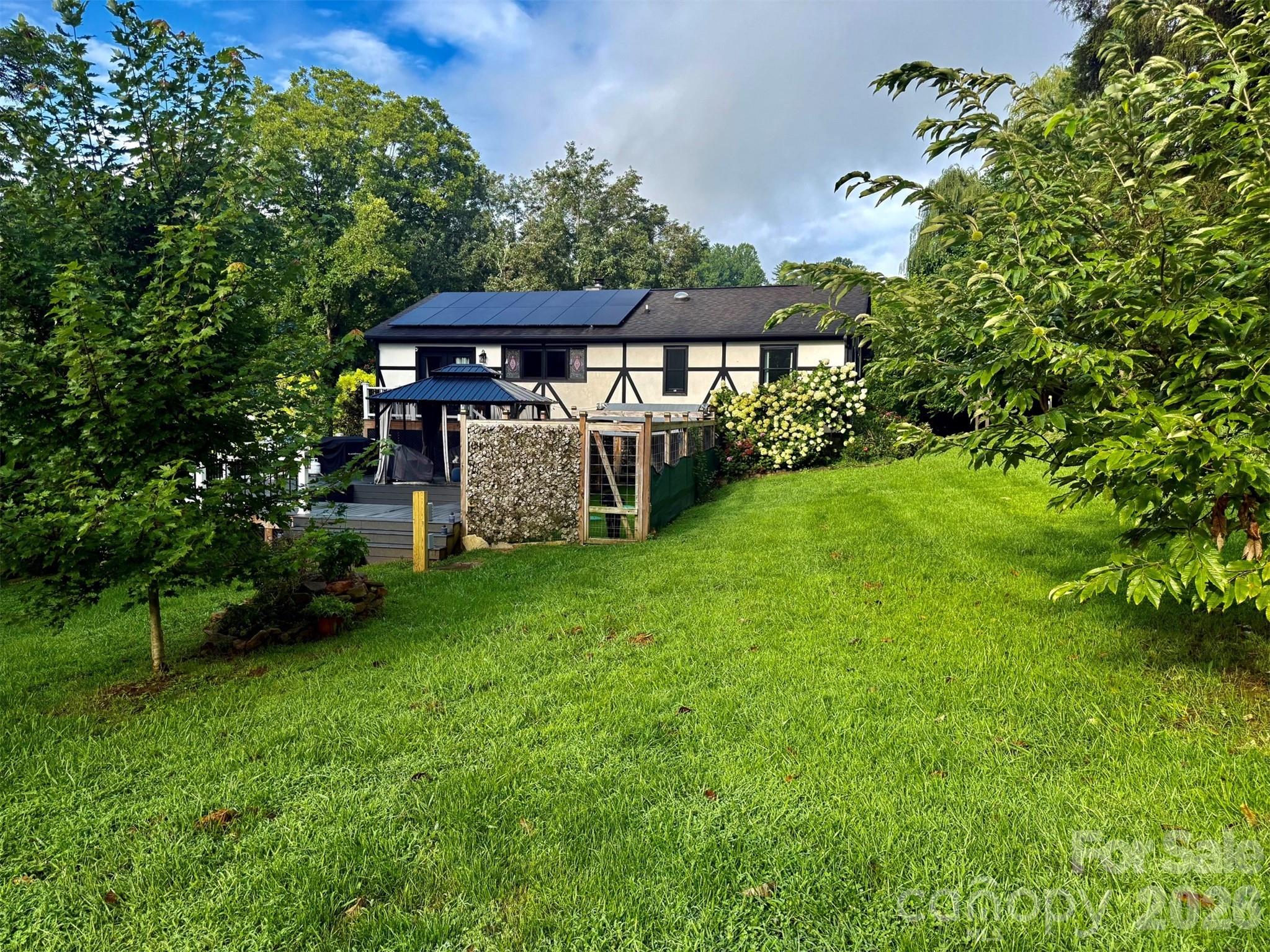 5 Northlake Drive Property Photo 2