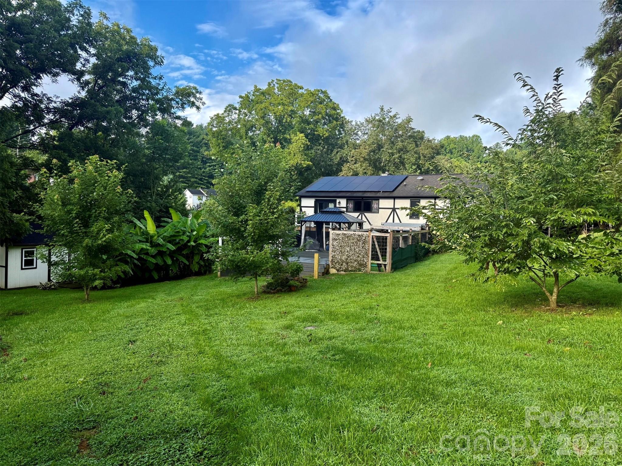 5 Northlake Drive Property Photo 3