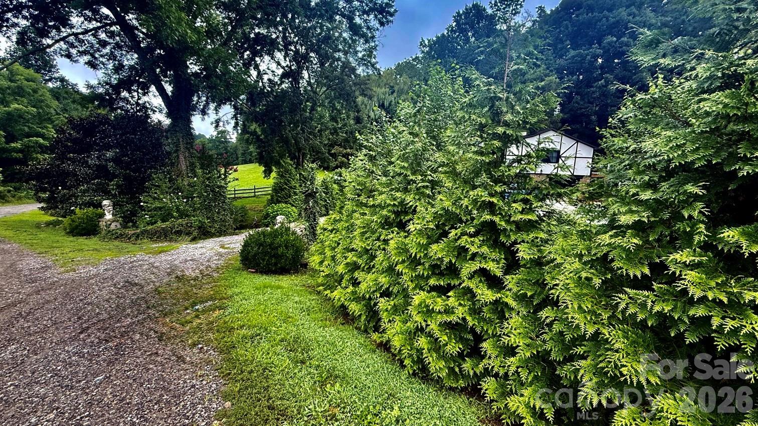 5 Northlake Drive Property Photo 4
