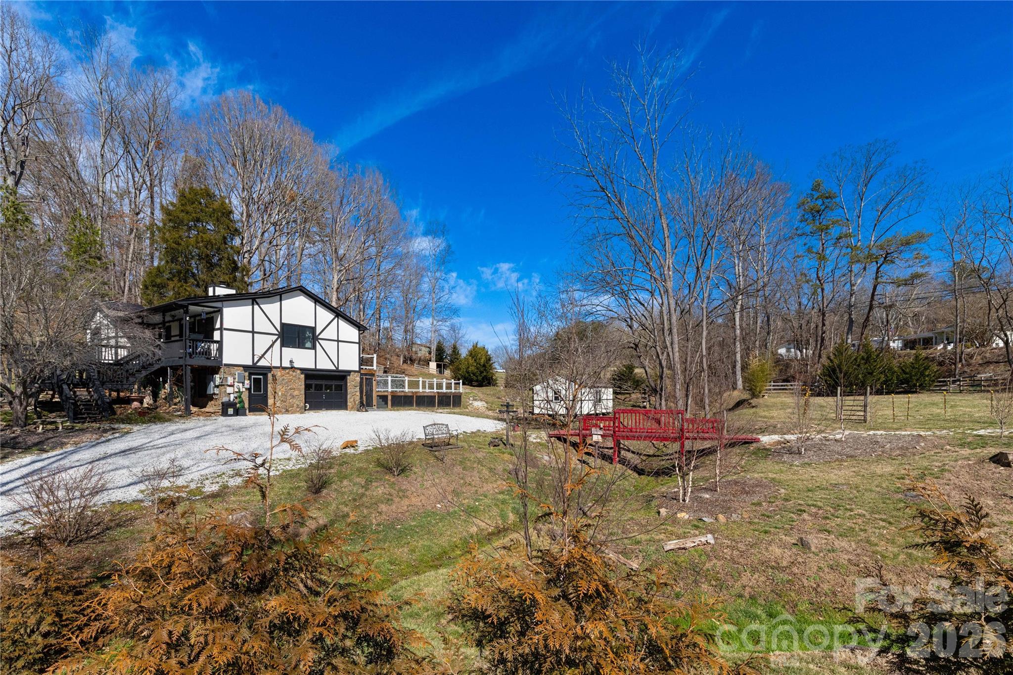 5 Northlake Drive Property Photo 5