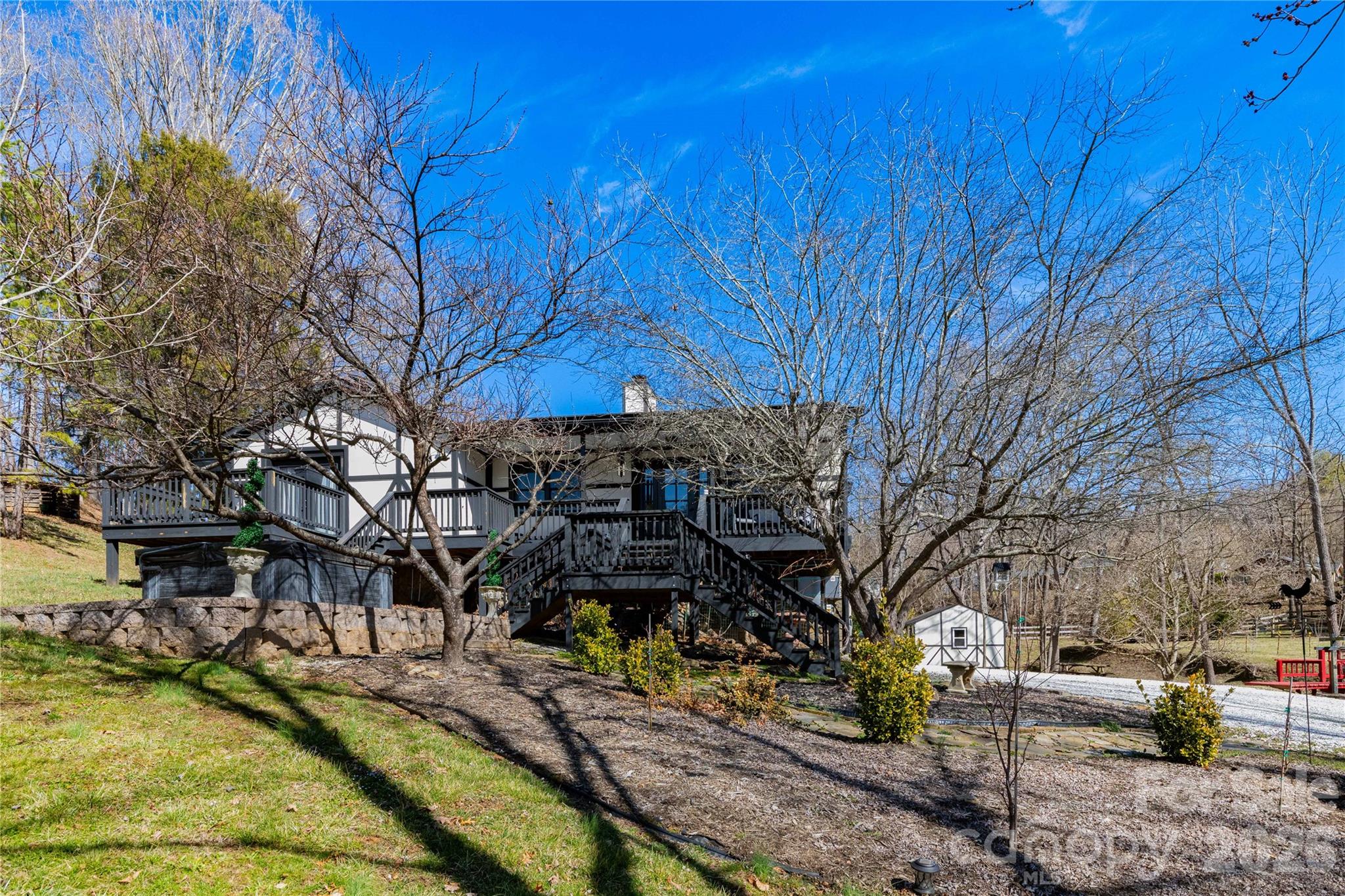 5 Northlake Drive Property Photo 6