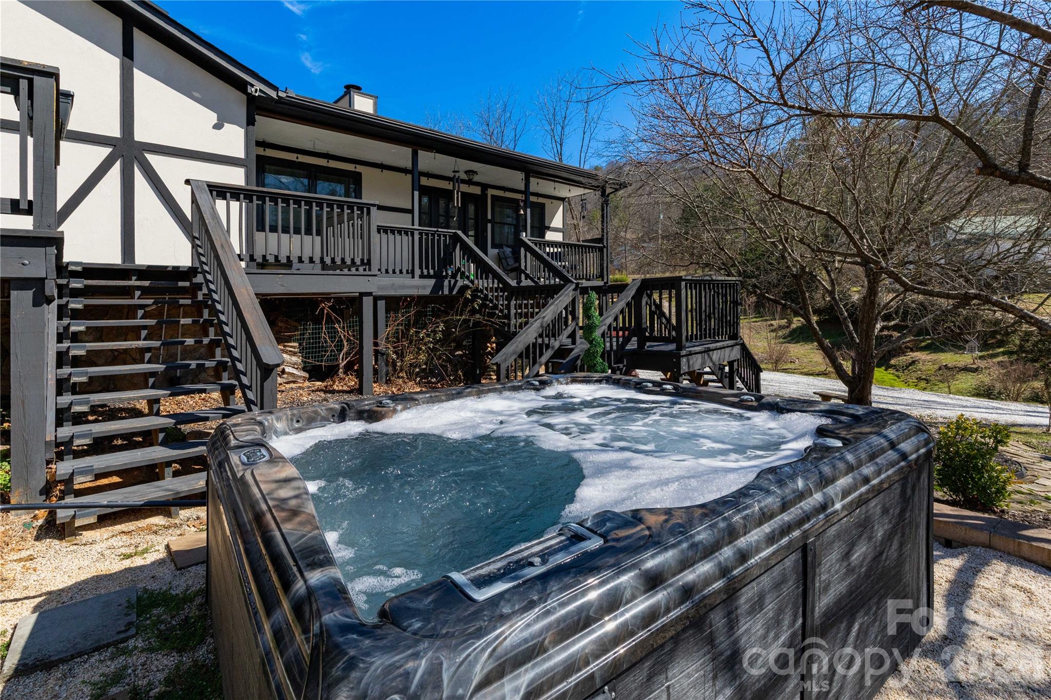 5 Northlake Drive Property Photo 12