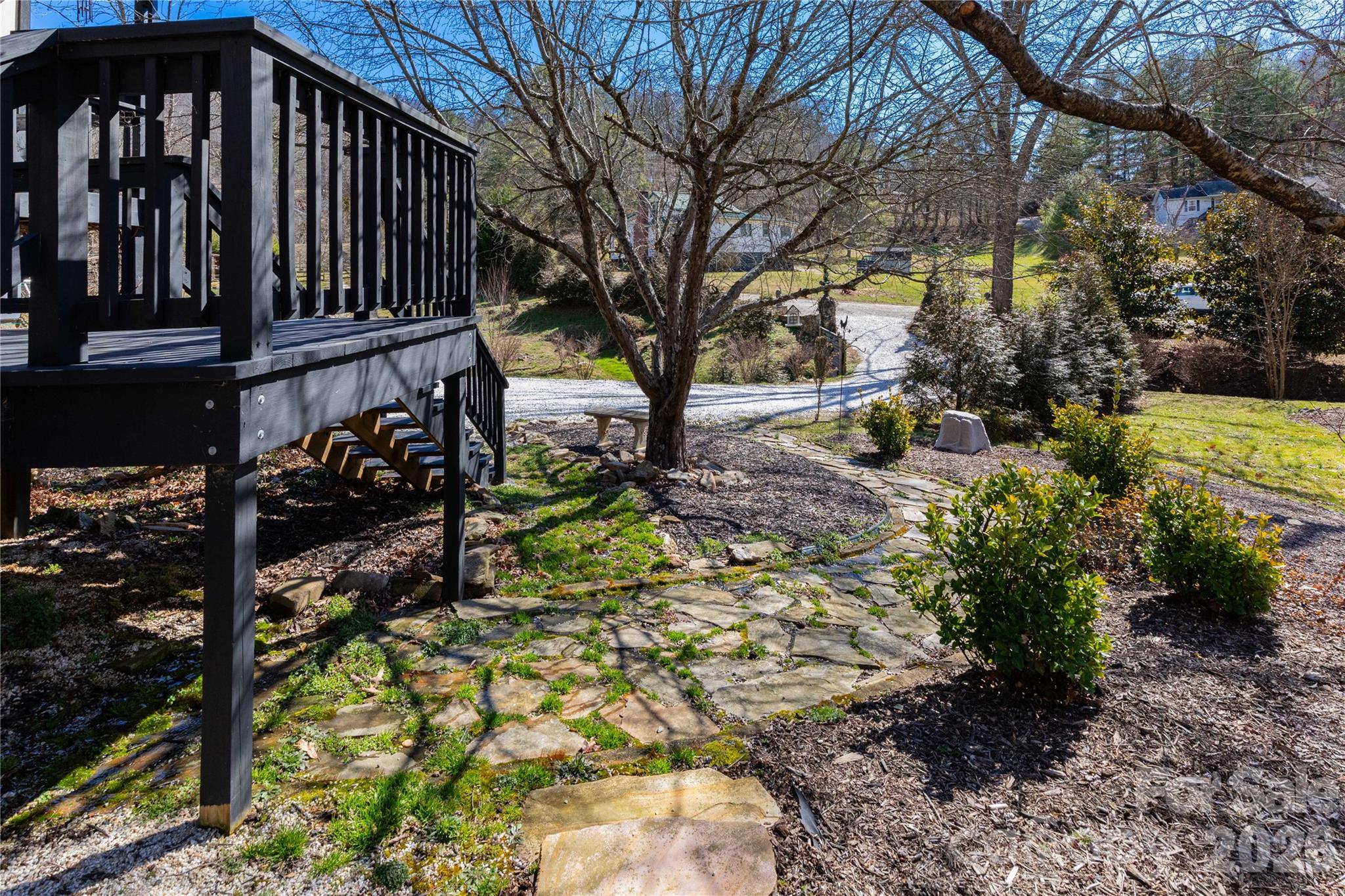 5 Northlake Drive Property Photo 14