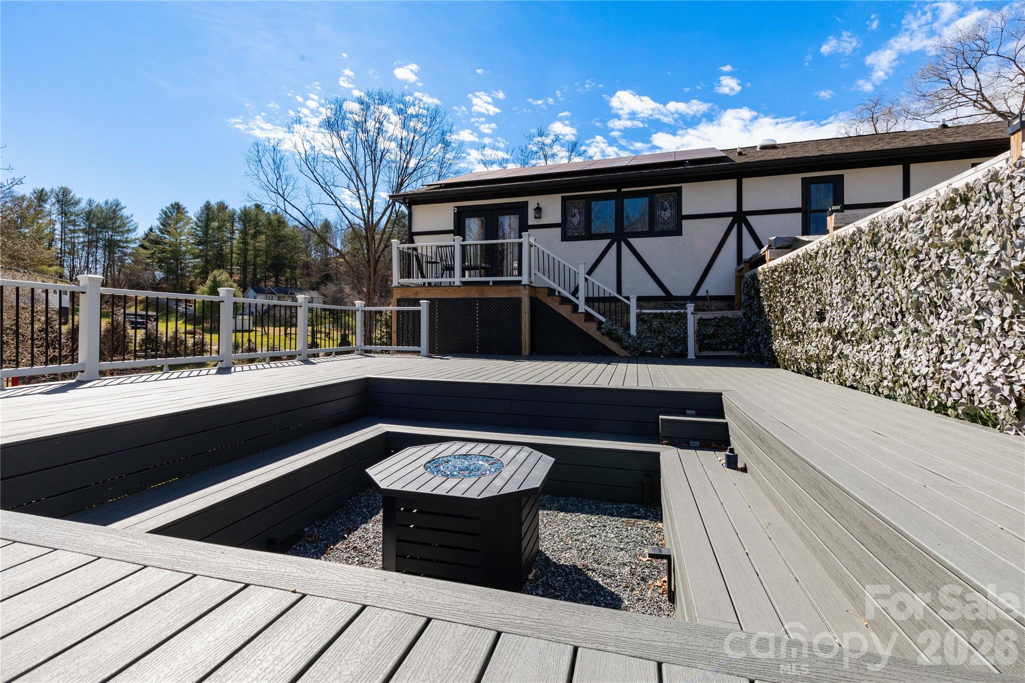 5 Northlake Drive Property Photo 17
