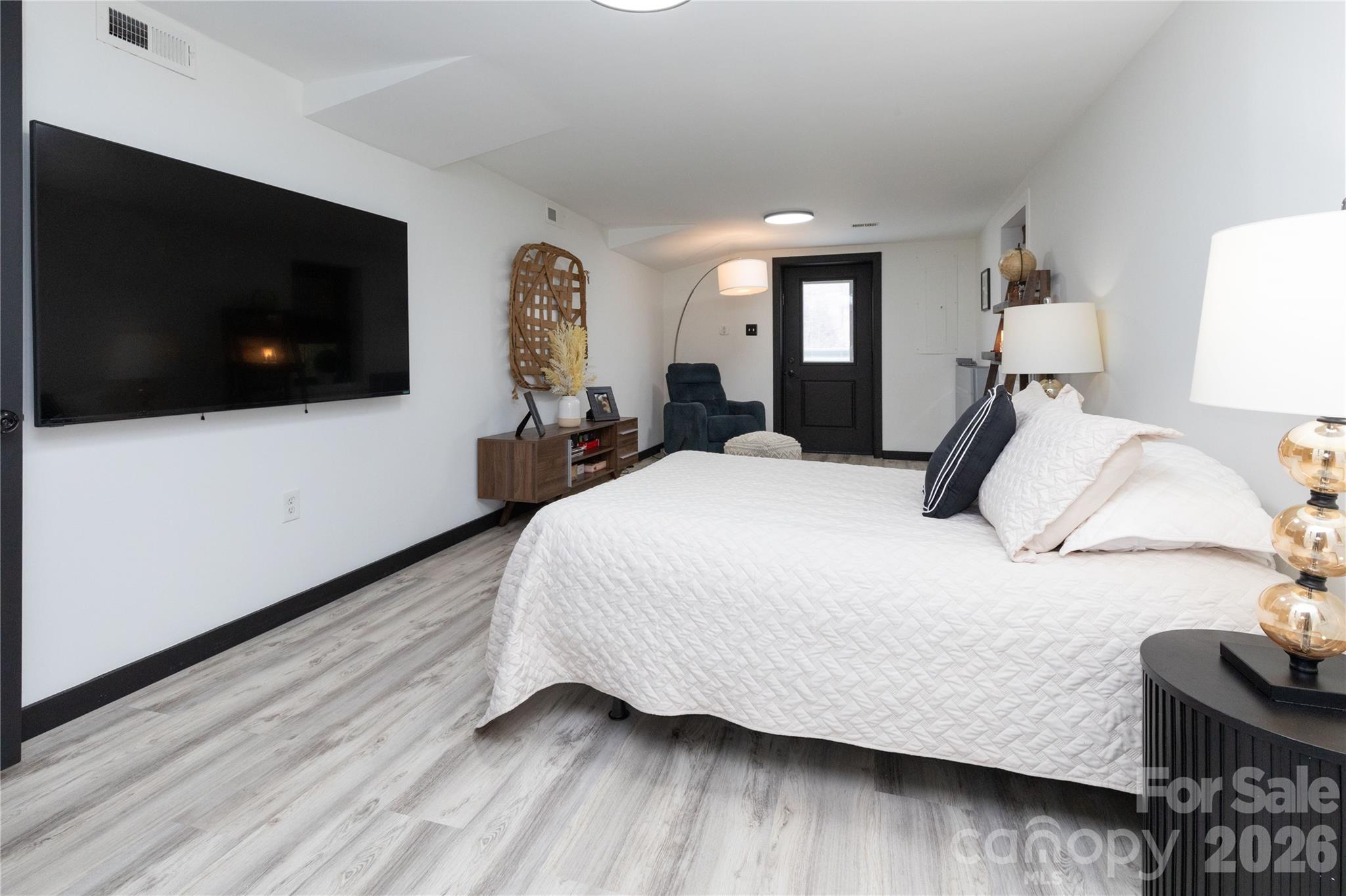 5 Northlake Drive Property Photo 35