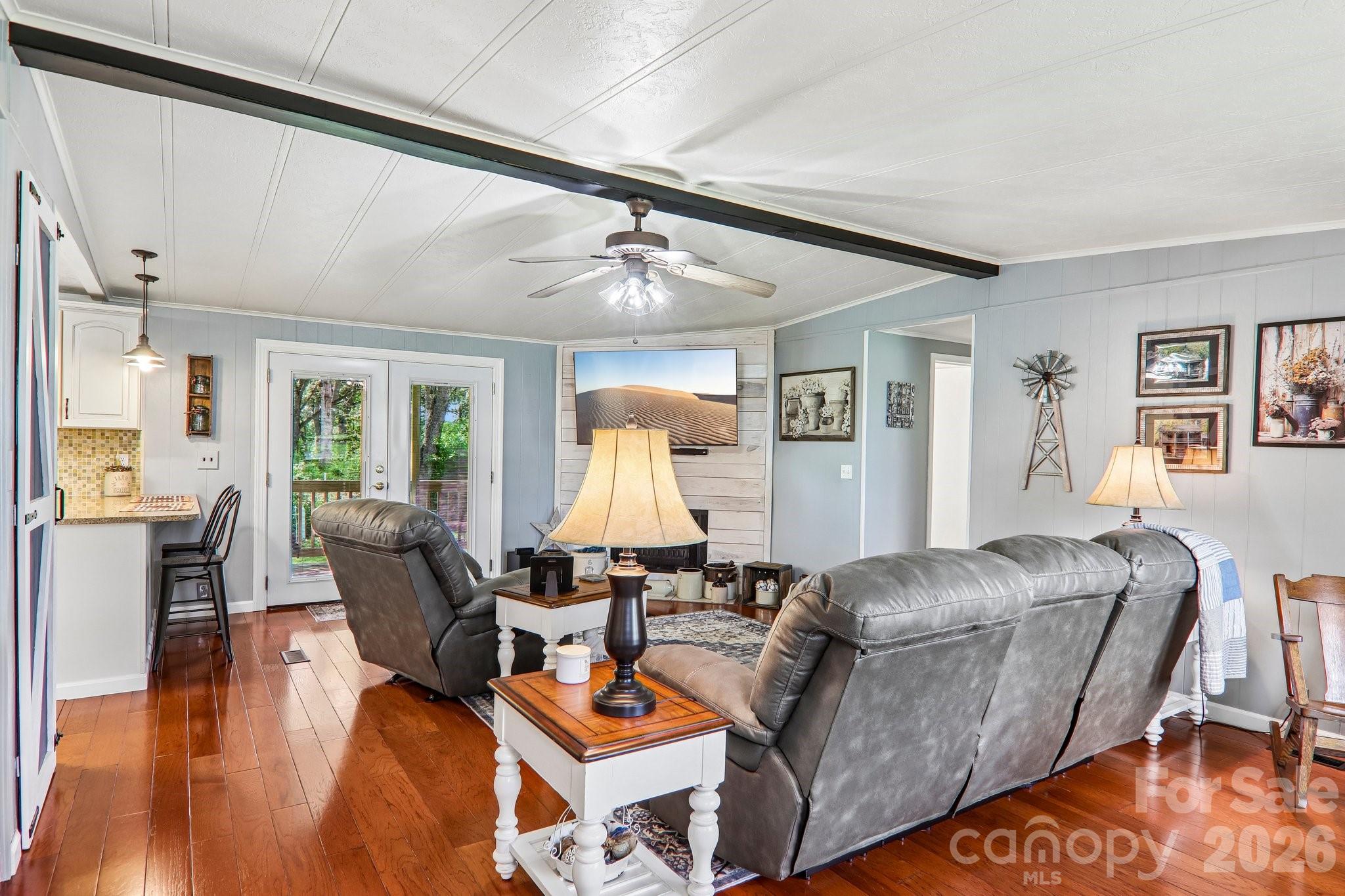 305 Meadowbrook Court Property Photo 10