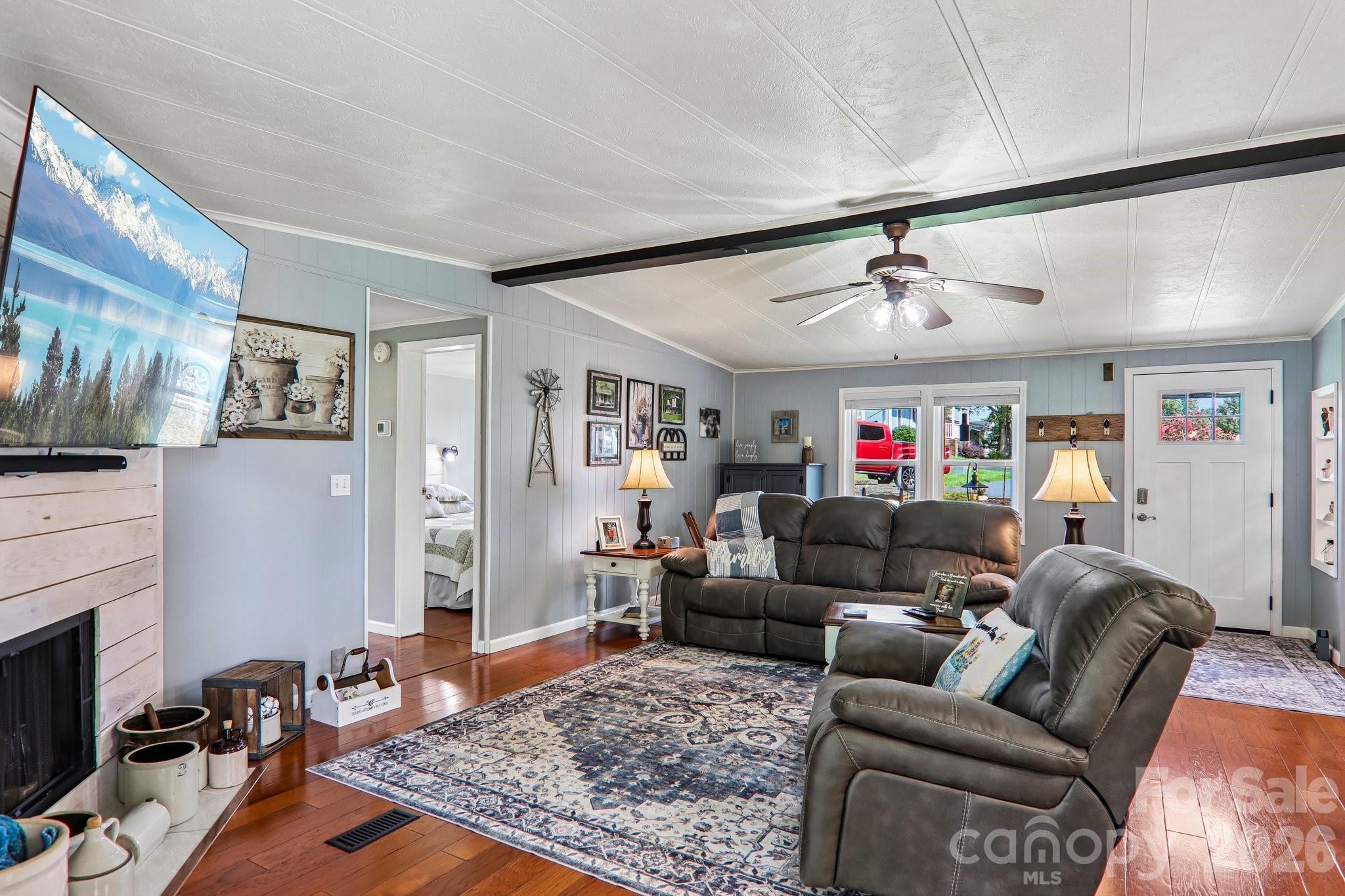 305 Meadowbrook Court Property Photo 14