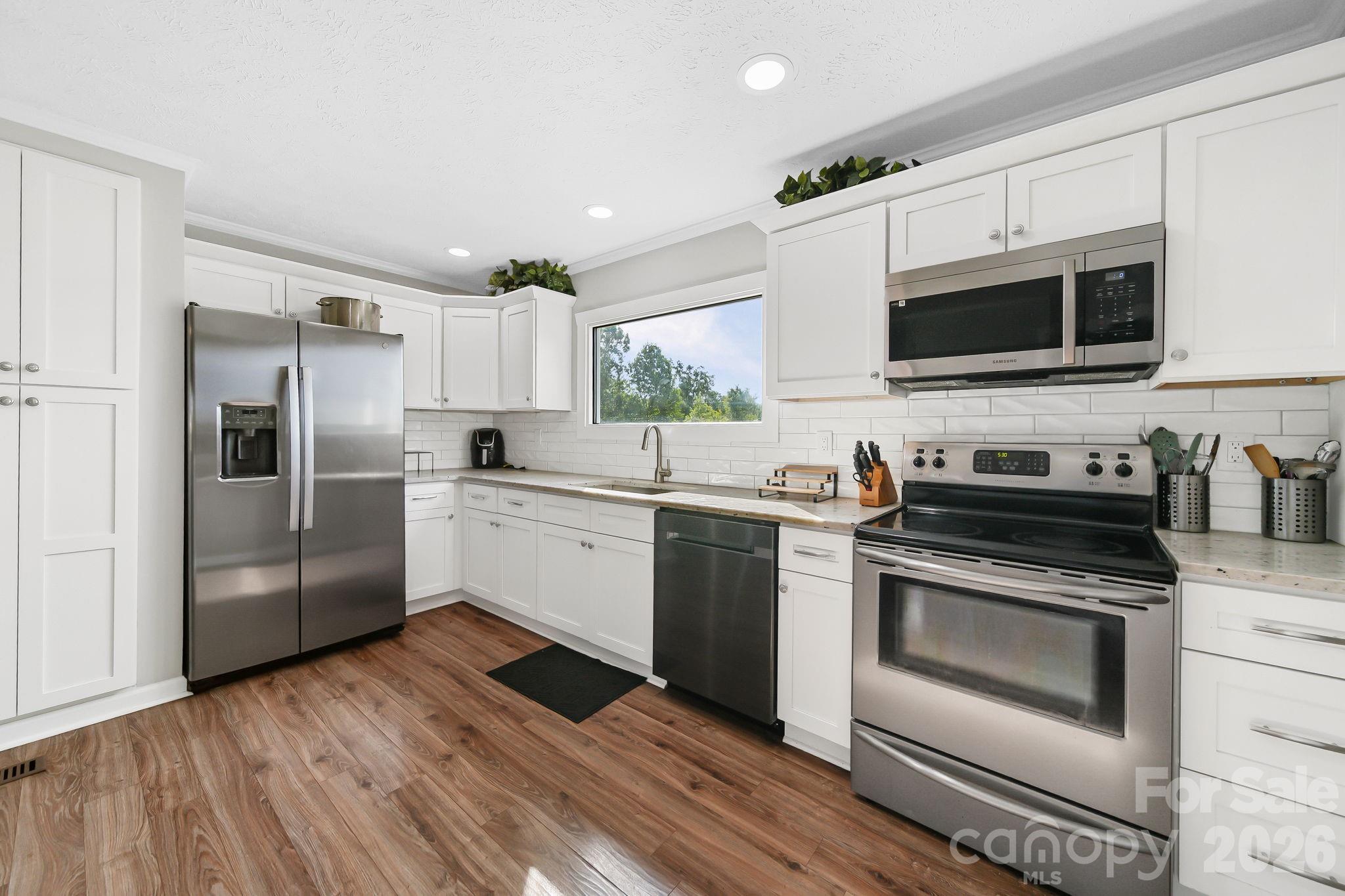 360 Sparkleberry Lane Property Photo 6