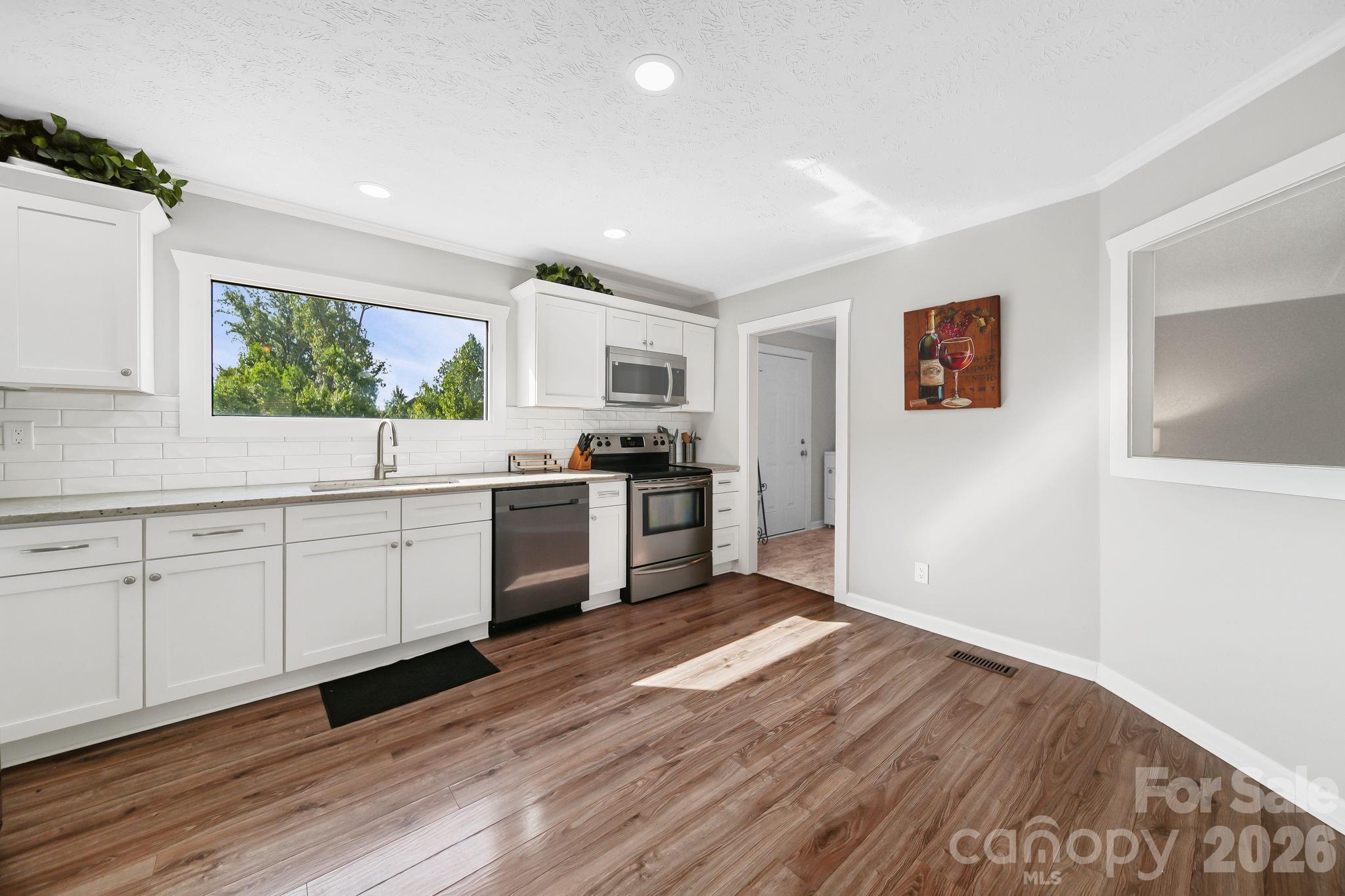 360 Sparkleberry Lane Property Photo 8