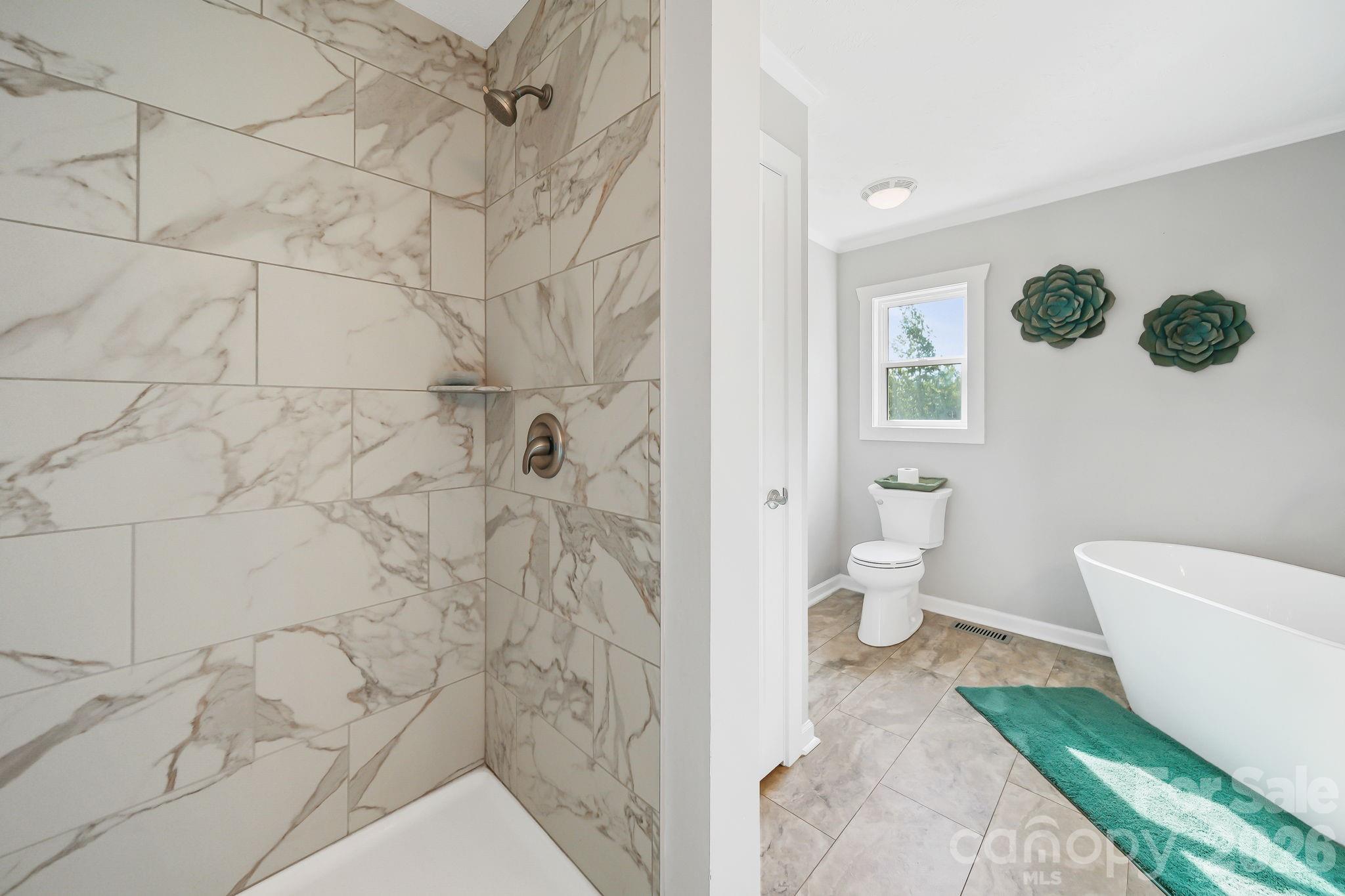 360 Sparkleberry Lane Property Photo 12