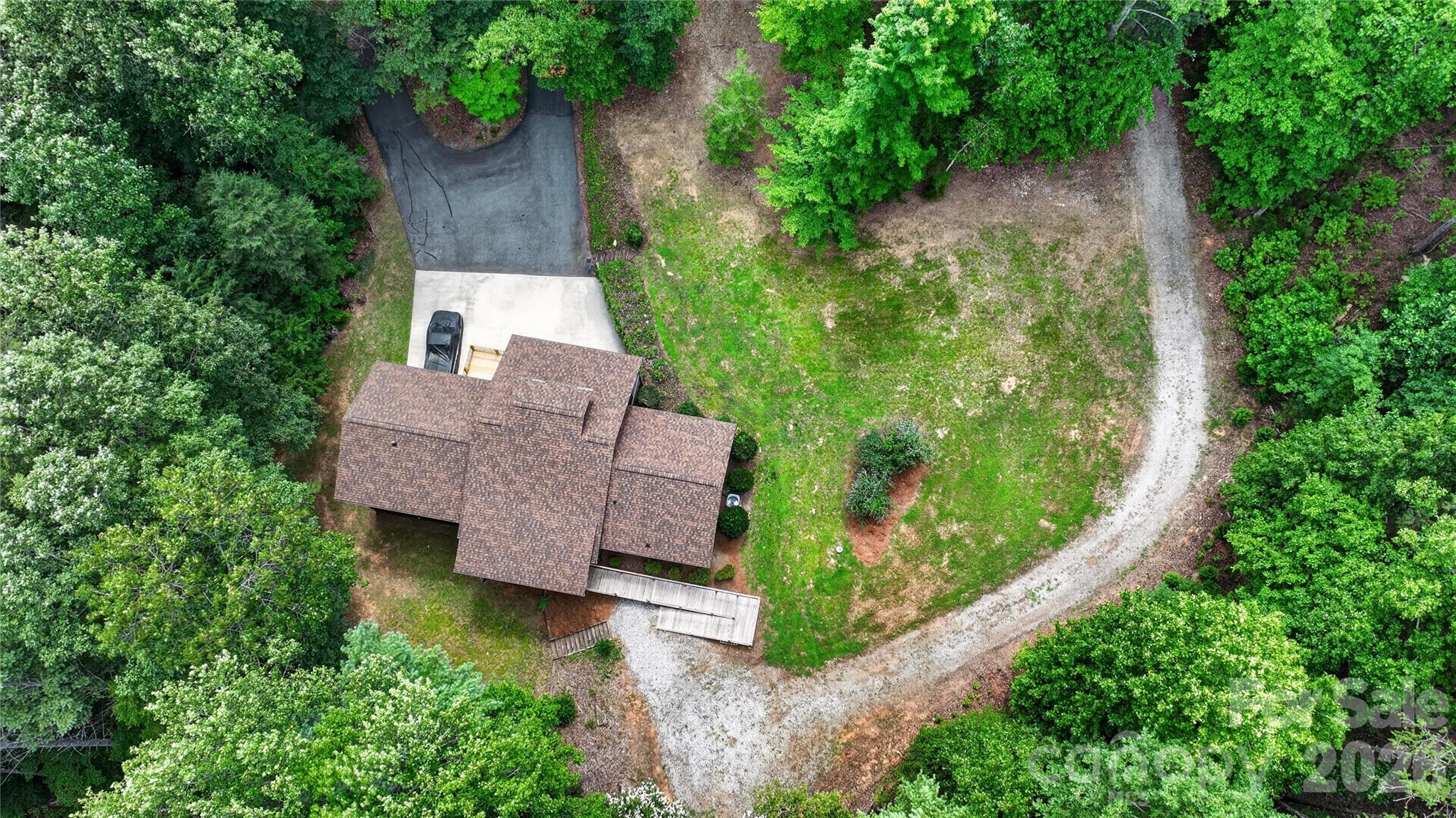 1044 Belvidere Lane Property Photo 3