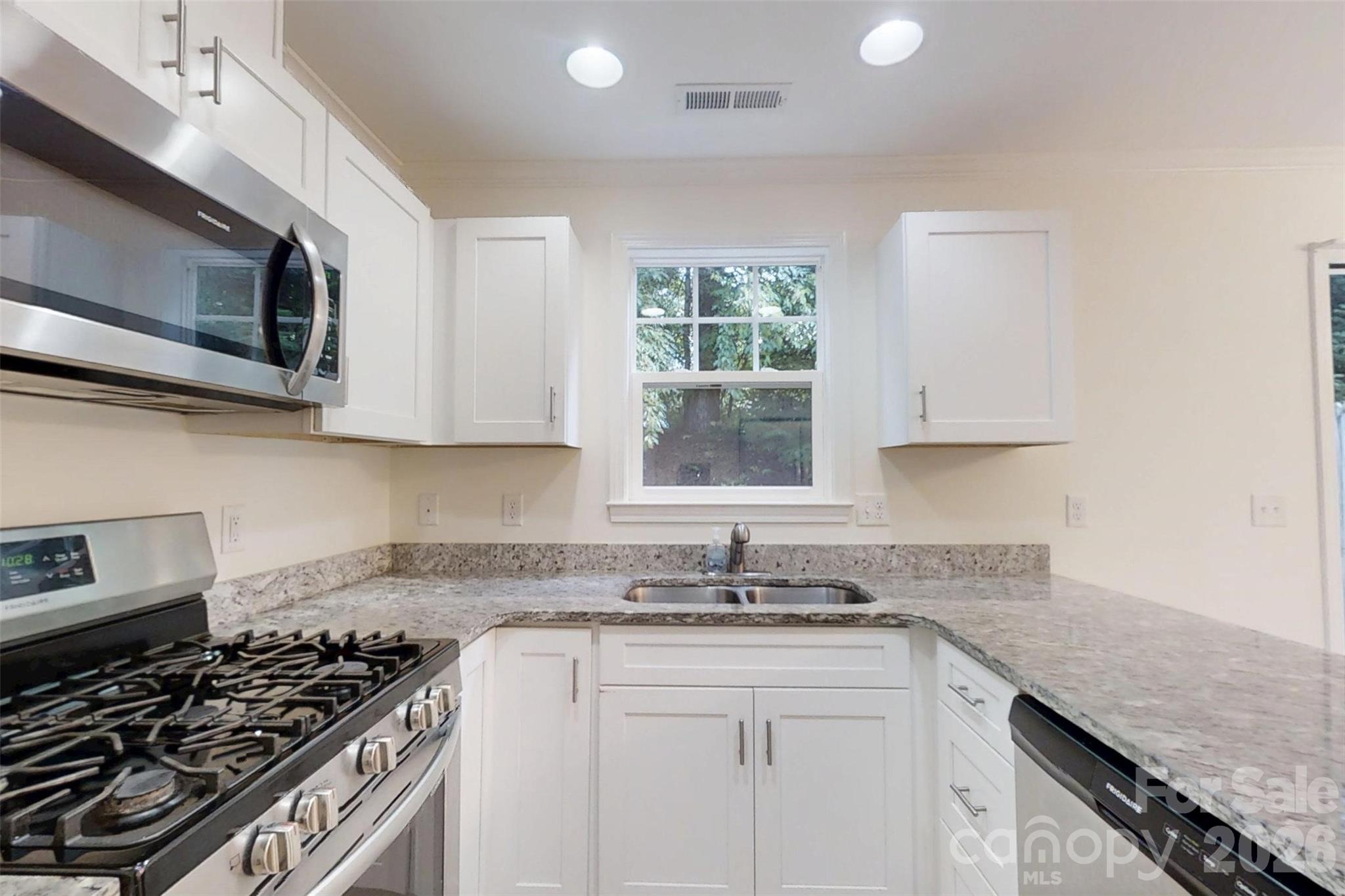 1017 Baldwin Commons Drive Property Photo 6