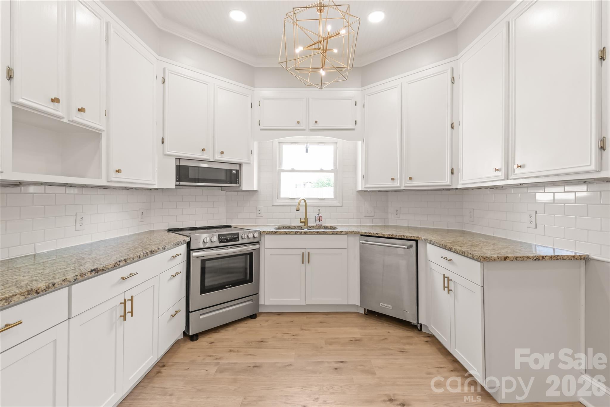 200 Park Avenue Property Photo 18