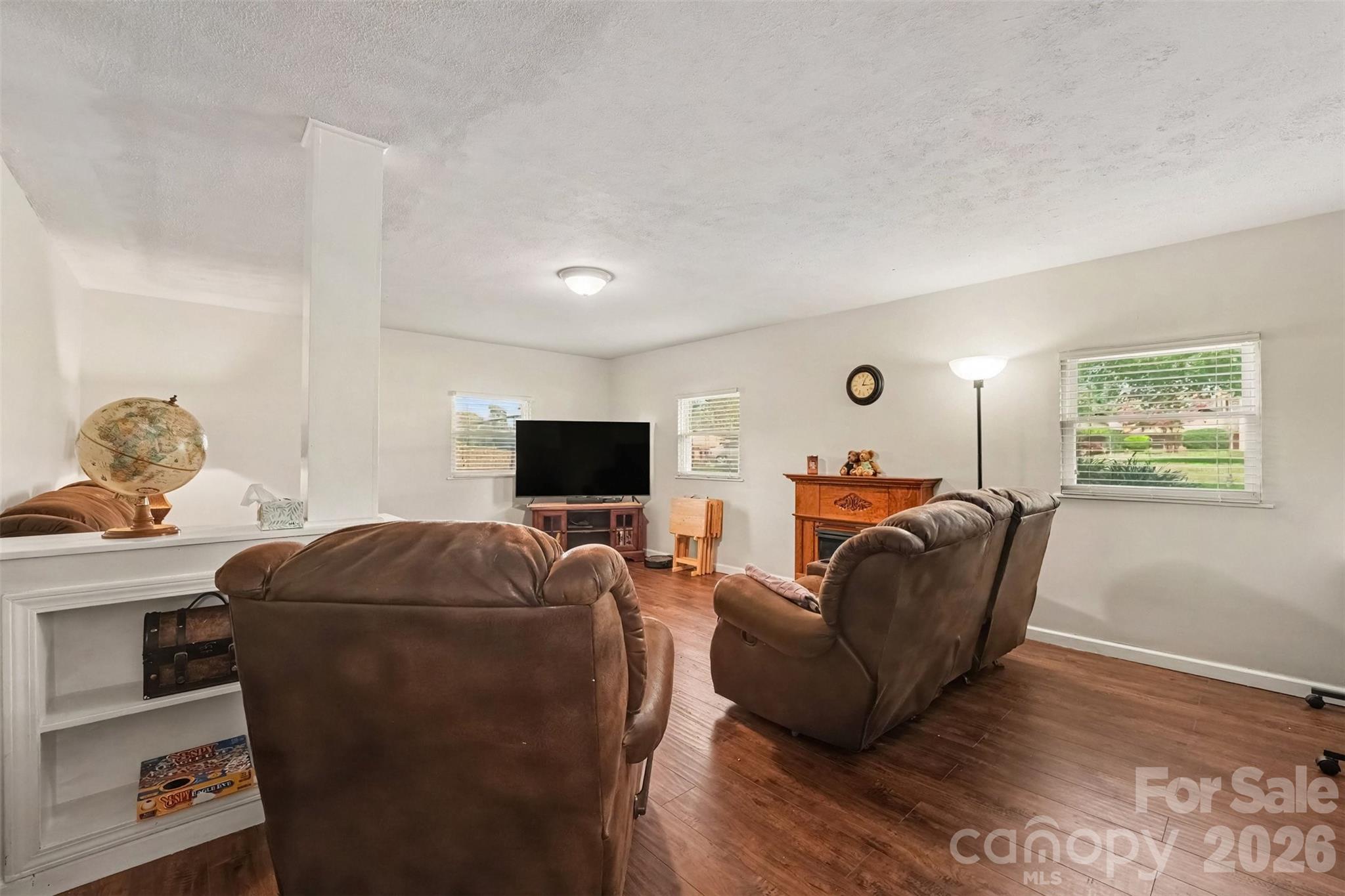1130 Julius Drive Property Photo 6