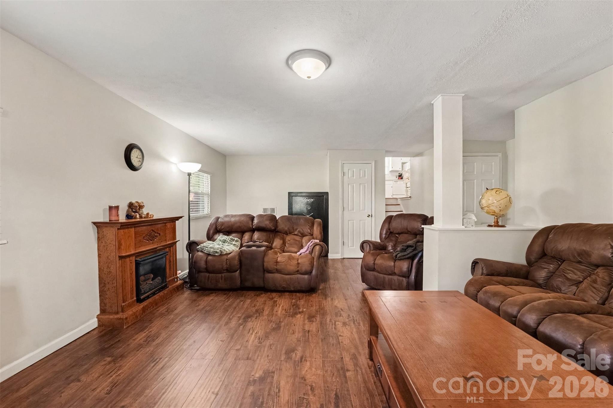 1130 Julius Drive Property Photo 8