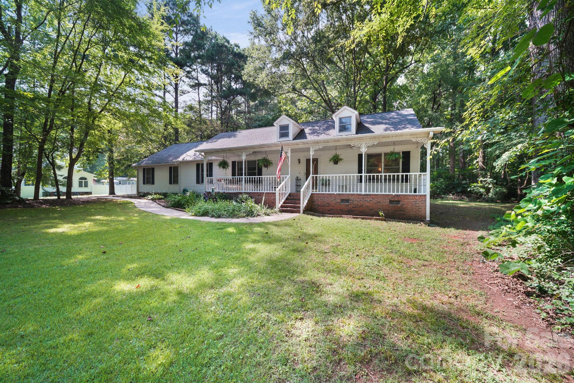 832 Old Cedar Circle Property Photo 2