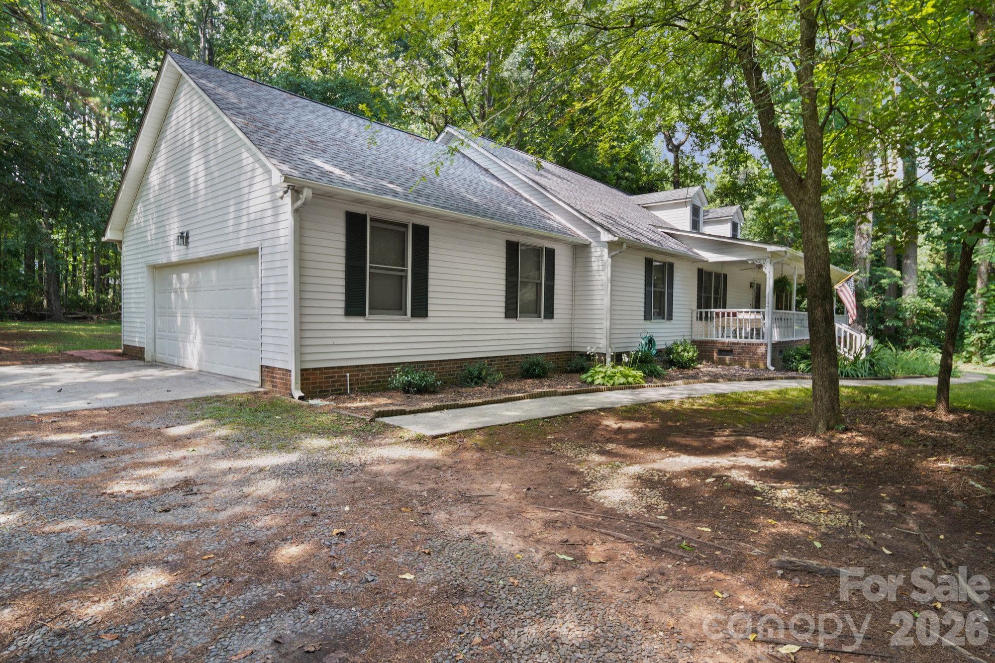 832 Old Cedar Circle Property Photo 3