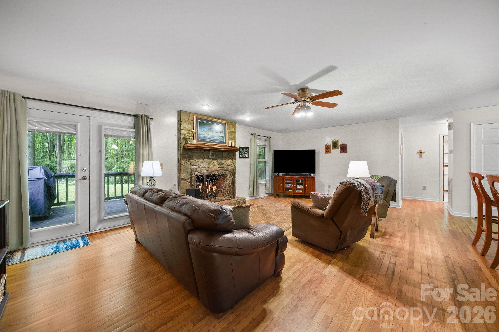 832 Old Cedar Circle Property Photo 6