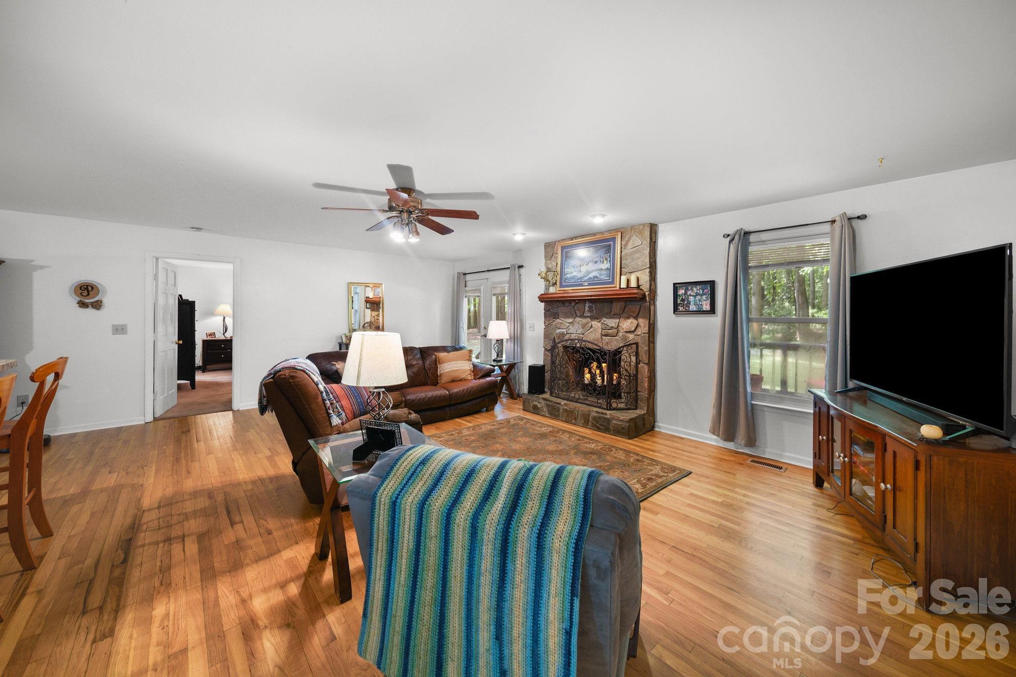 832 Old Cedar Circle Property Photo 8