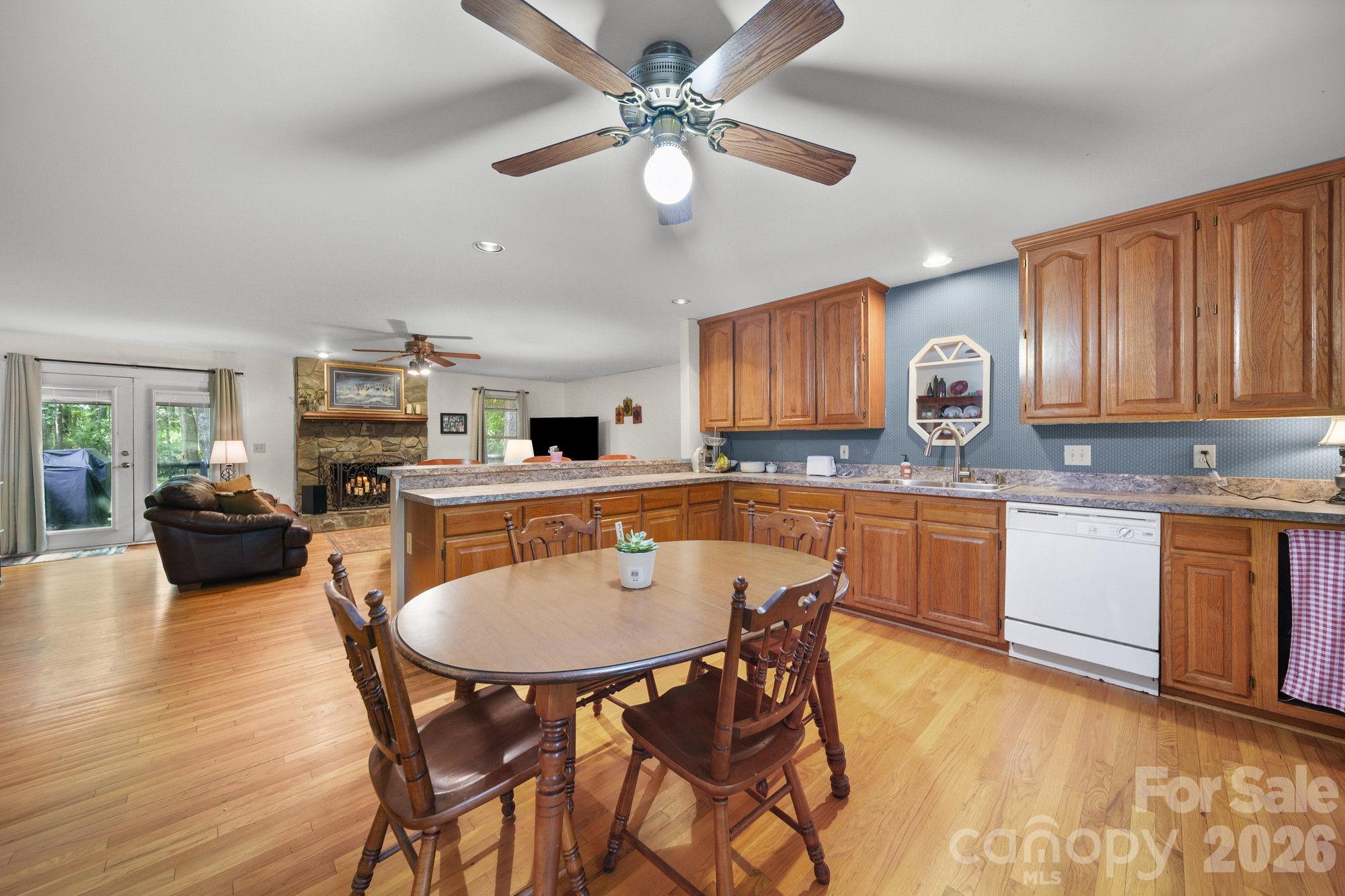 832 Old Cedar Circle Property Photo 9