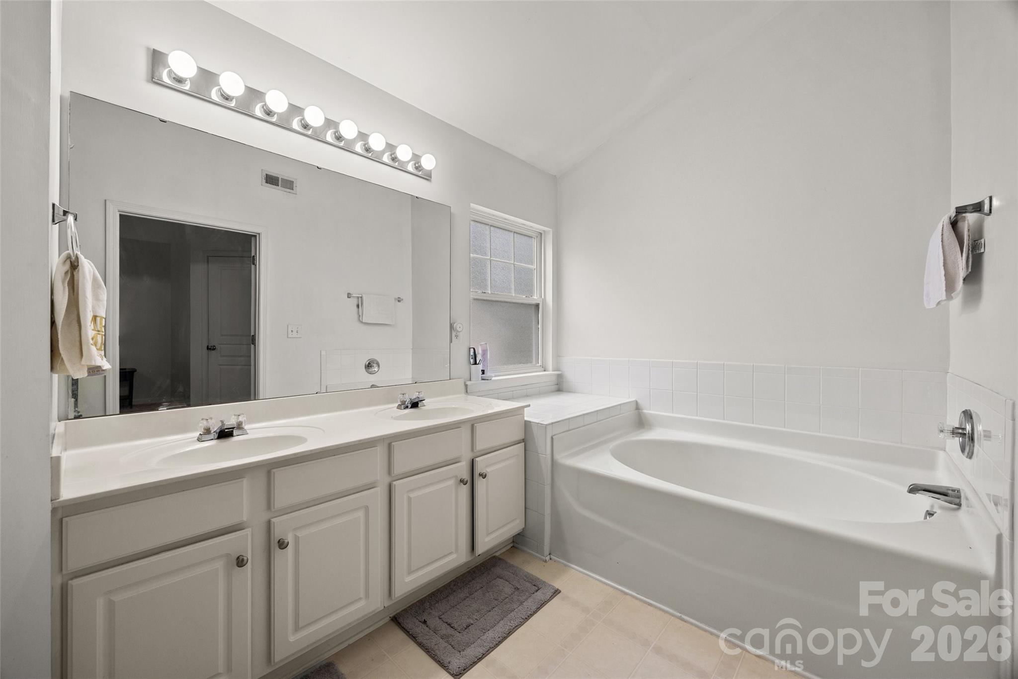 10216 Old Carolina Drive Property Photo 17