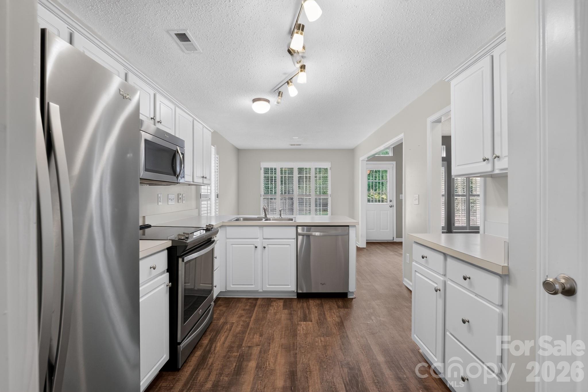 8220 Upsall Court Property Photo 6