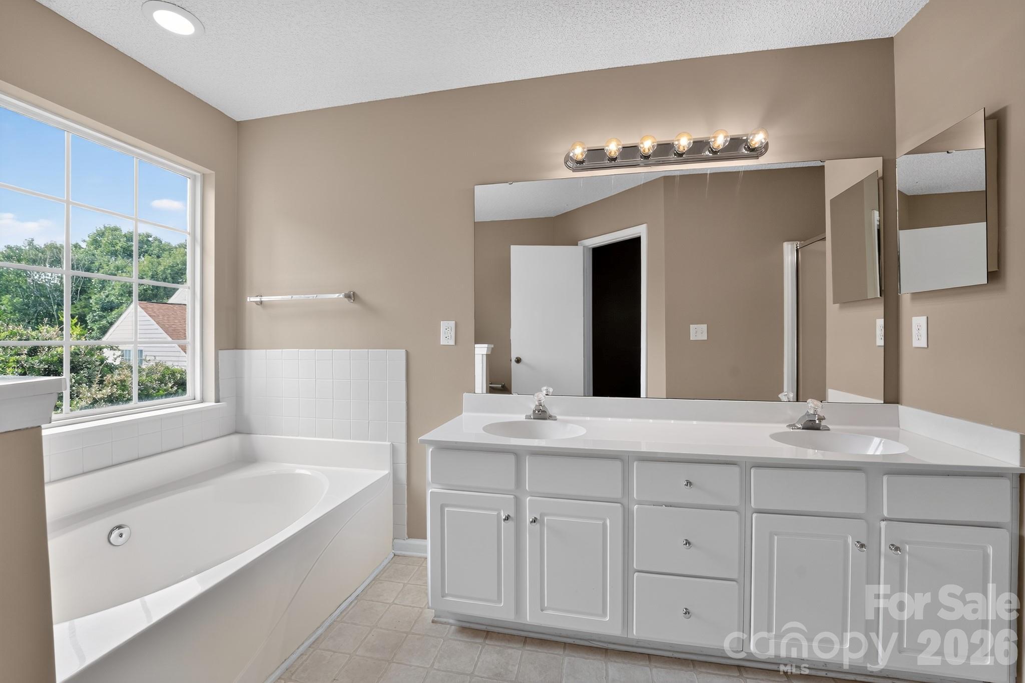 8220 Upsall Court Property Photo 17