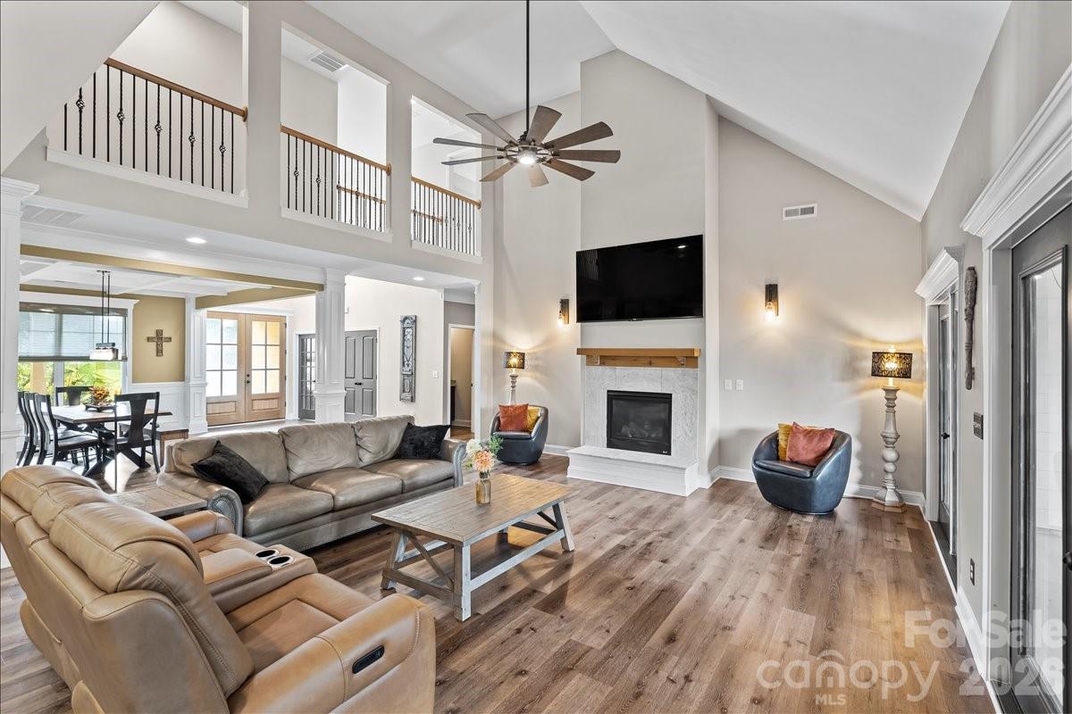 2915 S Point Road Property Photo 10