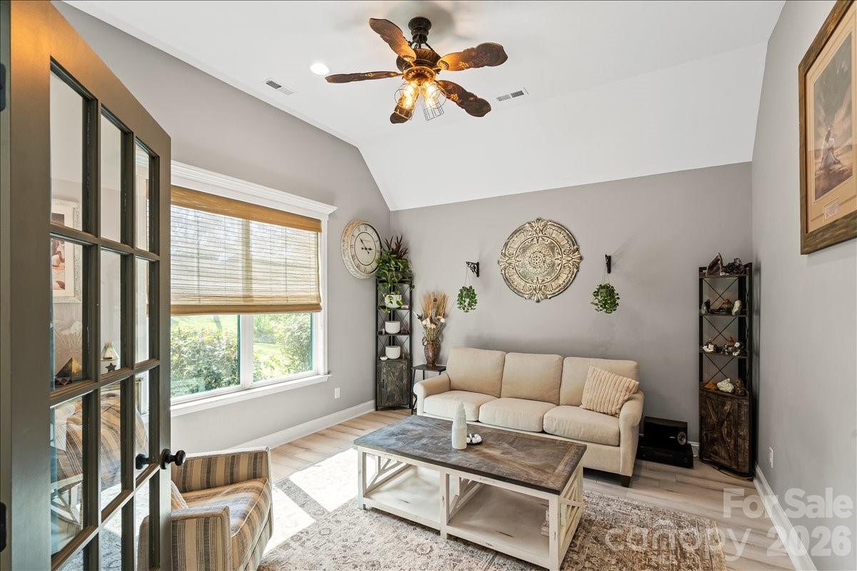 2915 S Point Road Property Photo 23